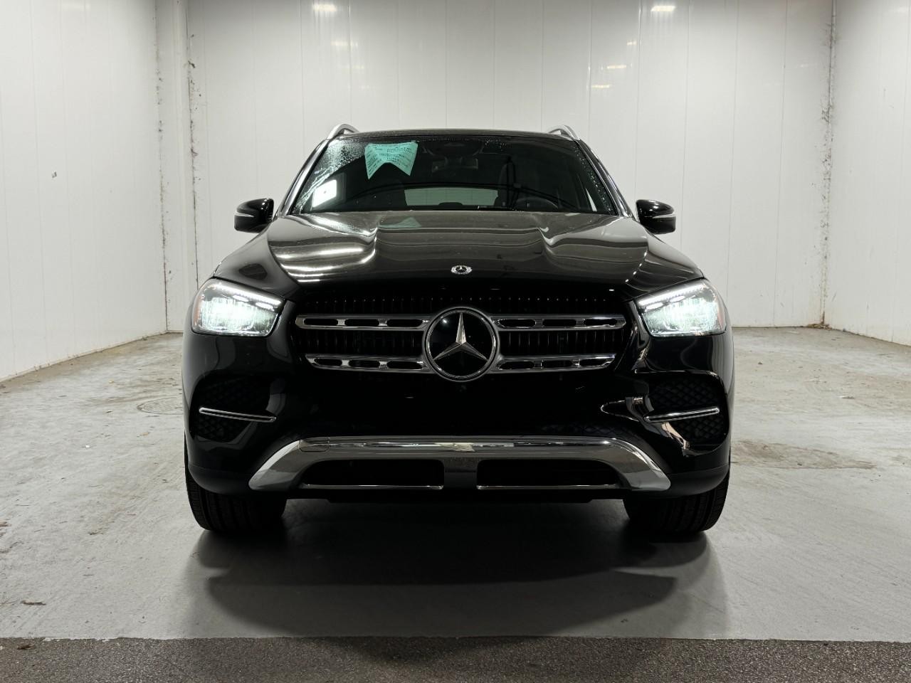Mercedes-Benz GLE Vehicle Full-screen Gallery Image 7