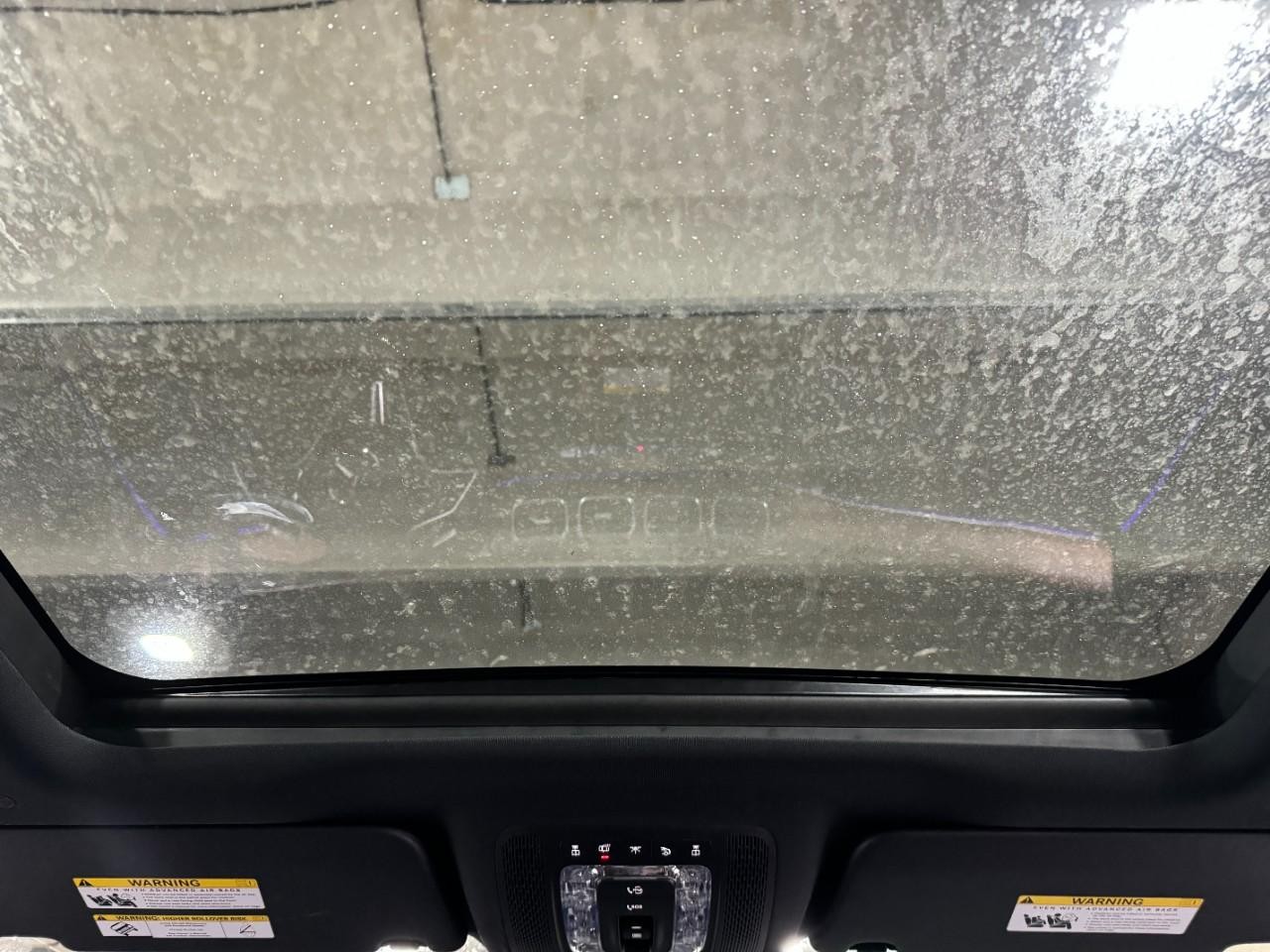 Mercedes-Benz GLE Vehicle Full-screen Gallery Image 11