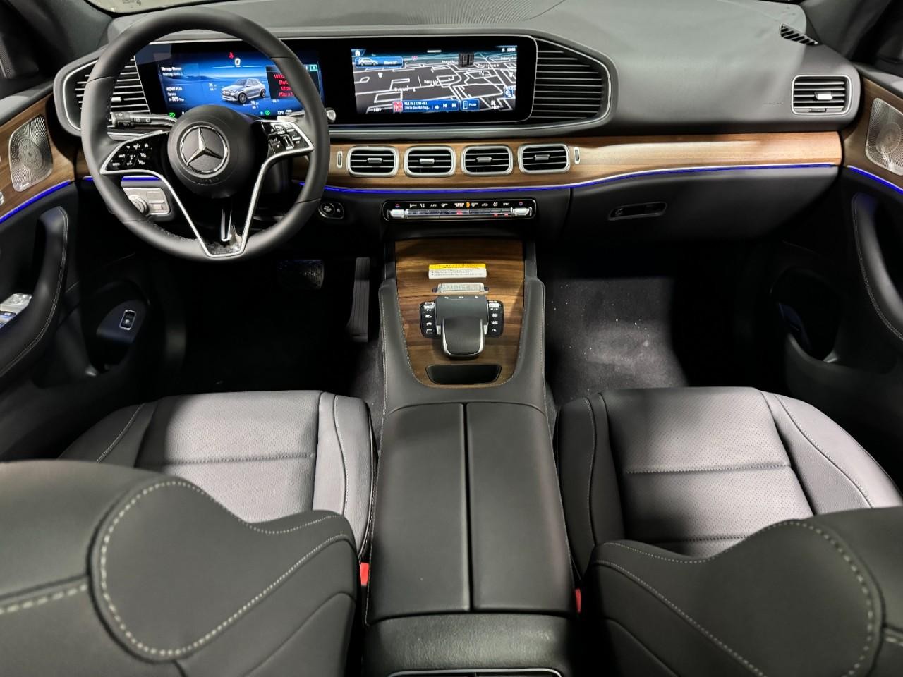 Mercedes-Benz GLE Vehicle Full-screen Gallery Image 12