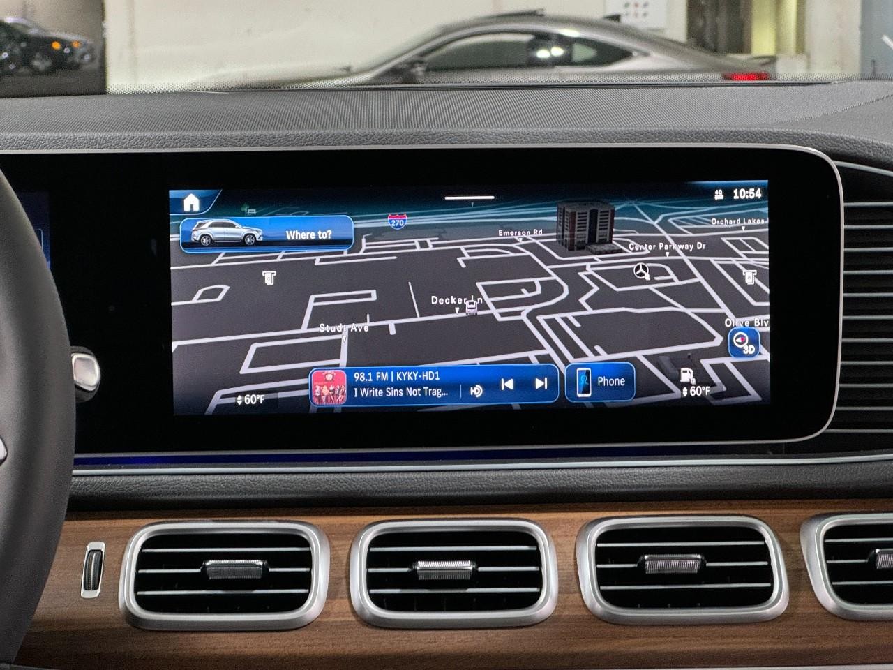 Mercedes-Benz GLE Vehicle Full-screen Gallery Image 14