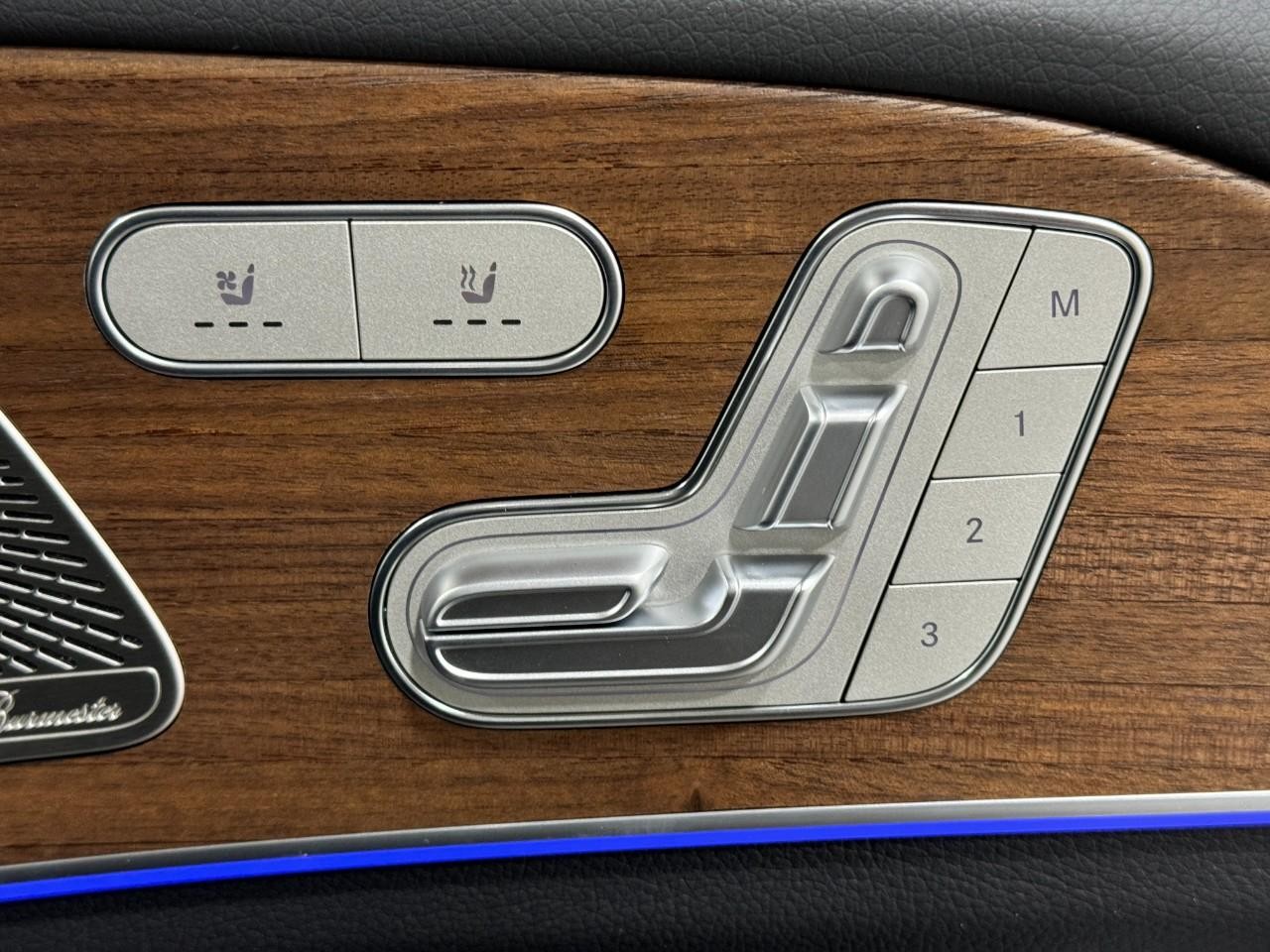 Mercedes-Benz GLE Vehicle Full-screen Gallery Image 21