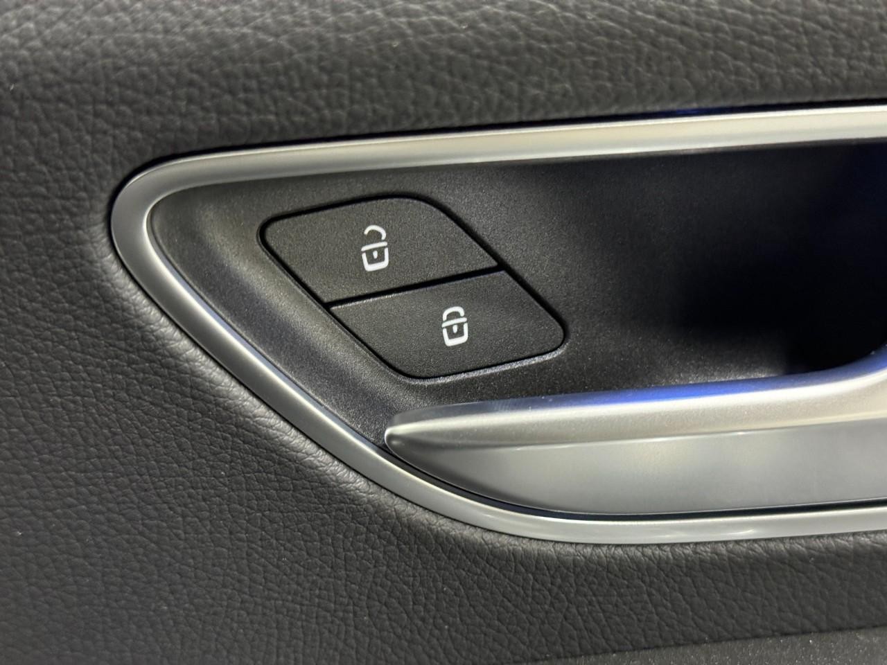 Mercedes-Benz GLE Vehicle Full-screen Gallery Image 22