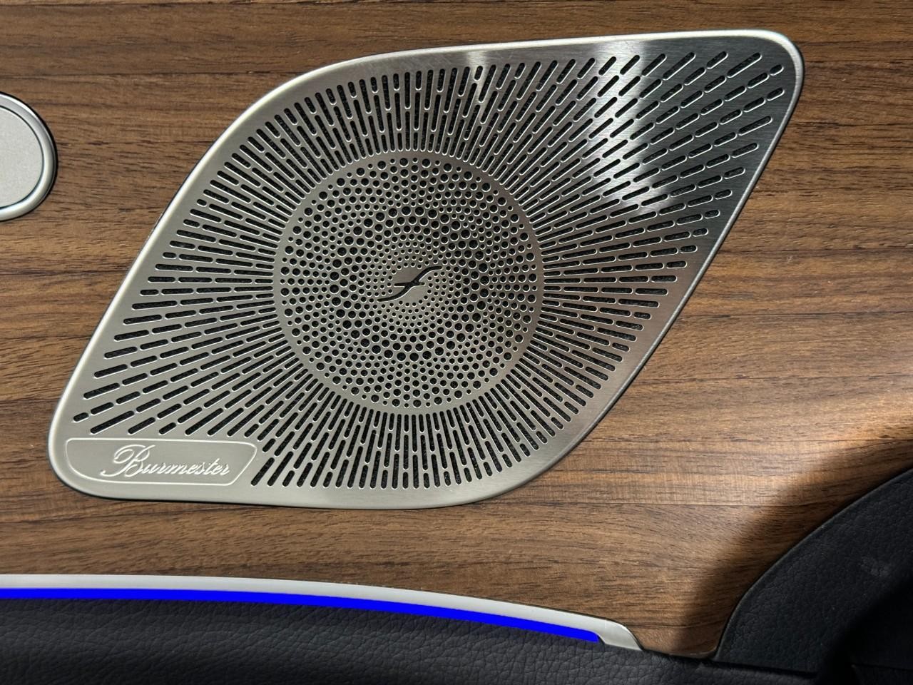 Mercedes-Benz GLE Vehicle Full-screen Gallery Image 24