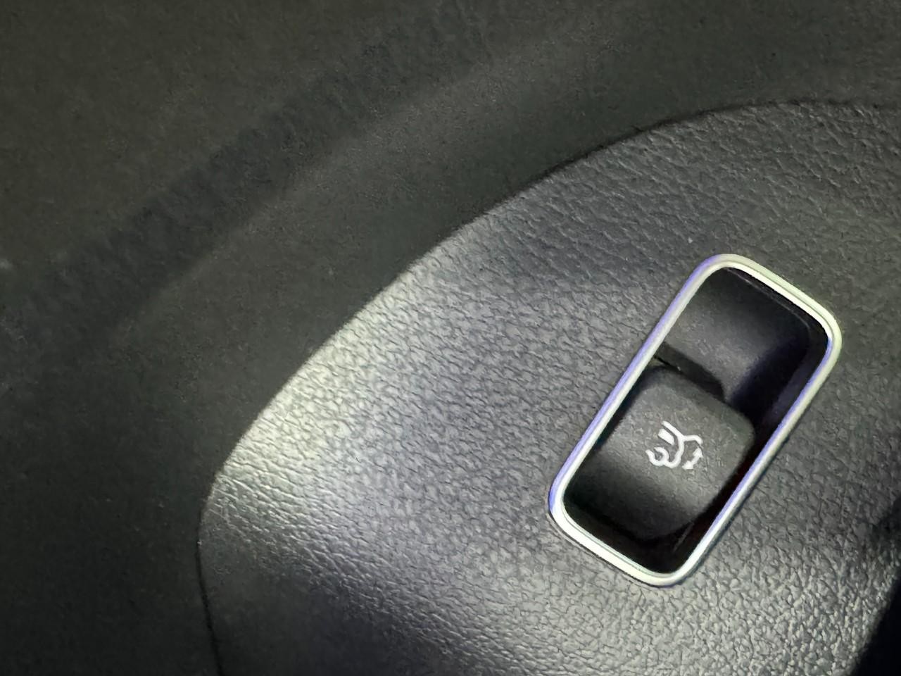 Mercedes-Benz GLE Vehicle Full-screen Gallery Image 28