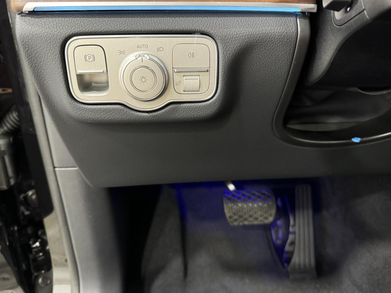 Mercedes-Benz GLE Vehicle Full-screen Gallery Image 32