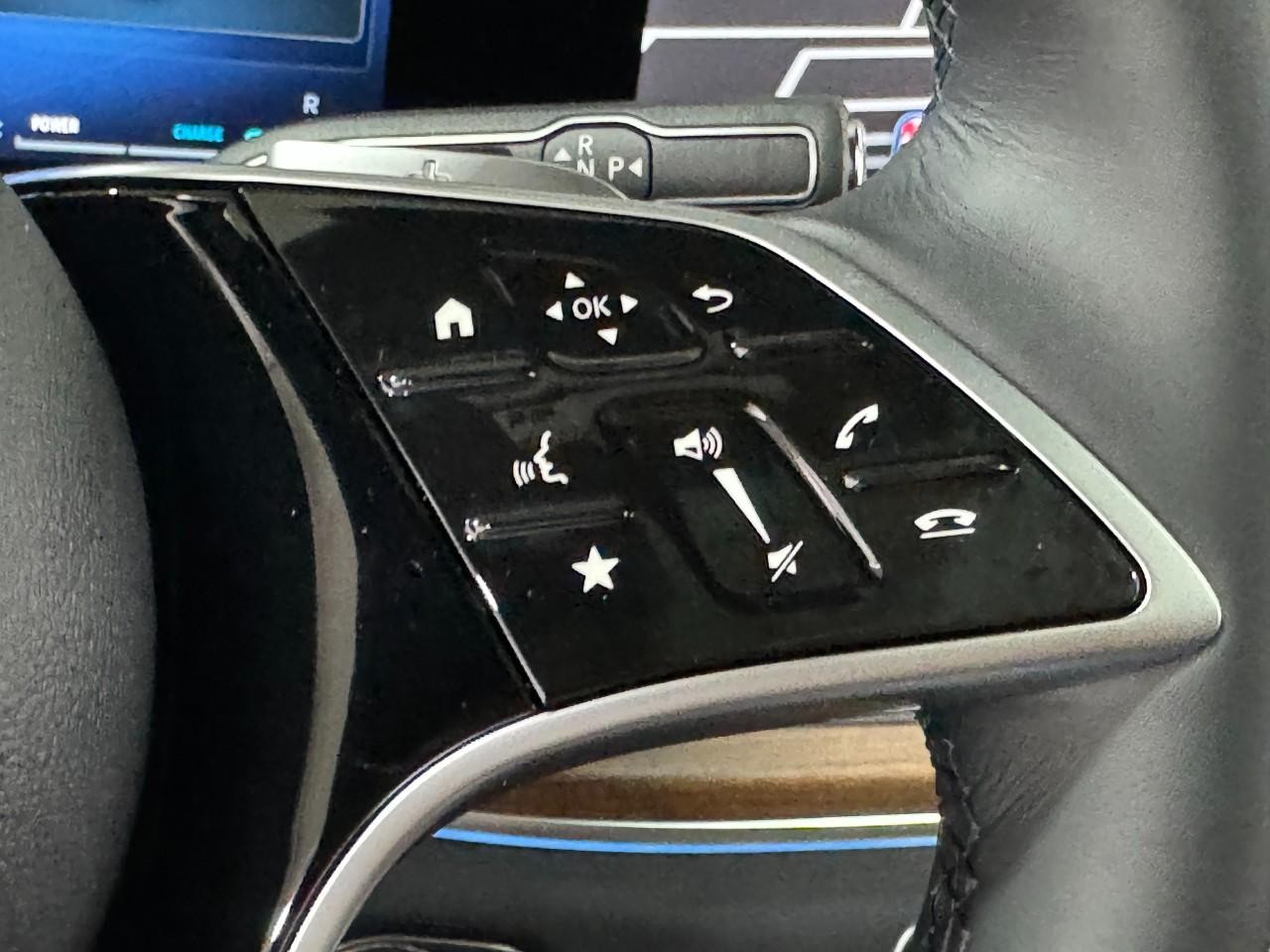 Mercedes-Benz GLE Vehicle Full-screen Gallery Image 34