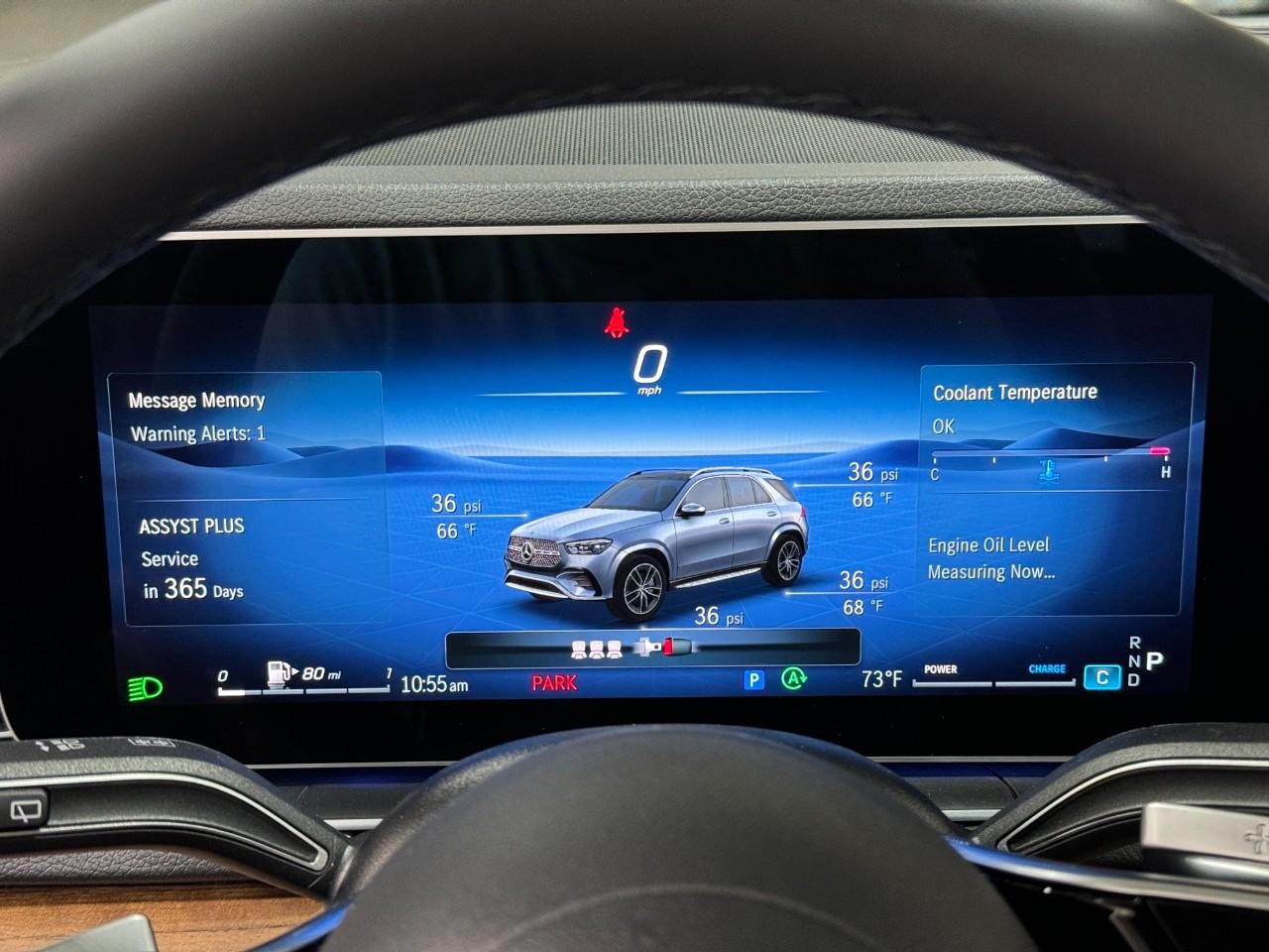 Mercedes-Benz GLE Vehicle Full-screen Gallery Image 35