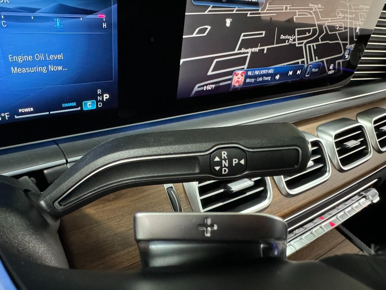 Mercedes-Benz GLE Vehicle Full-screen Gallery Image 36