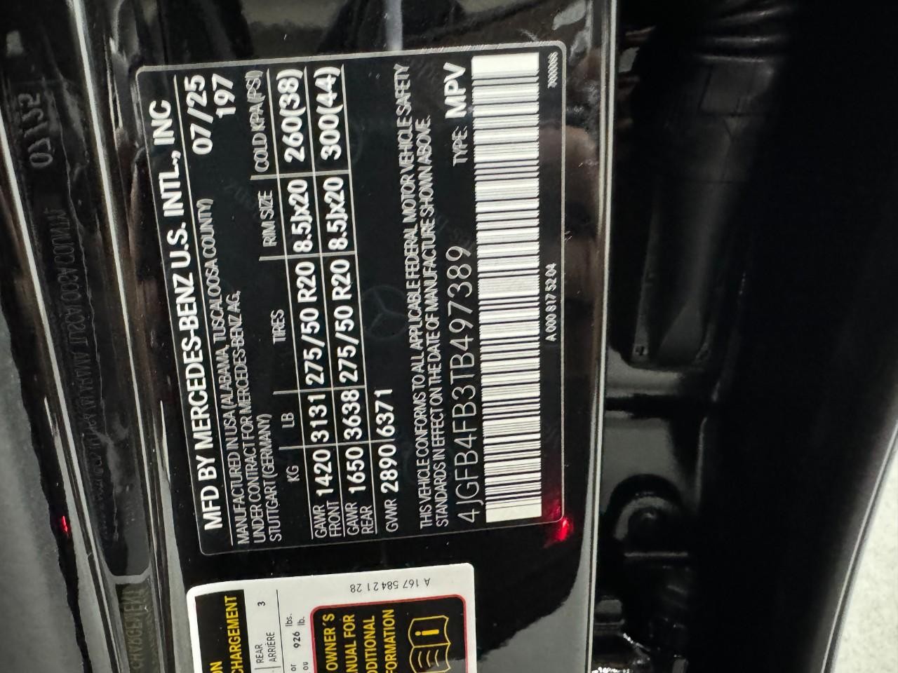 Mercedes-Benz GLE Vehicle Full-screen Gallery Image 38