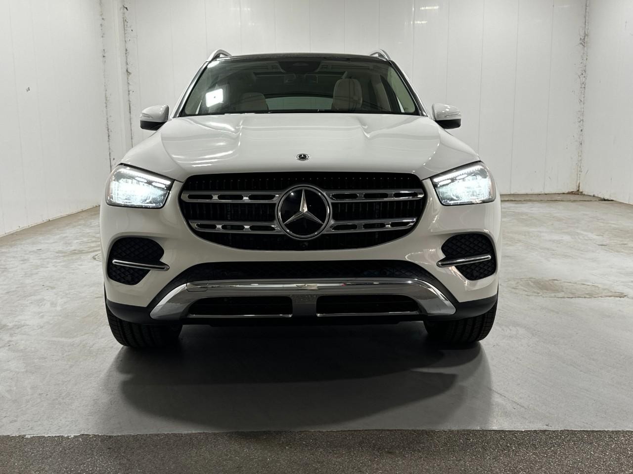 Mercedes-Benz GLE Vehicle Full-screen Gallery Image 7