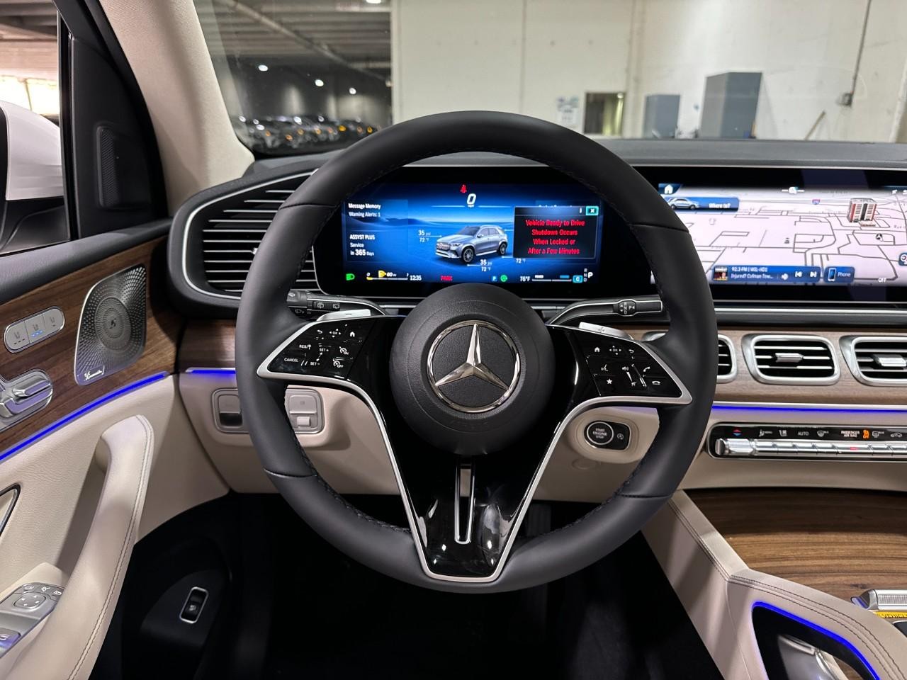 Mercedes-Benz GLE Vehicle Full-screen Gallery Image 13