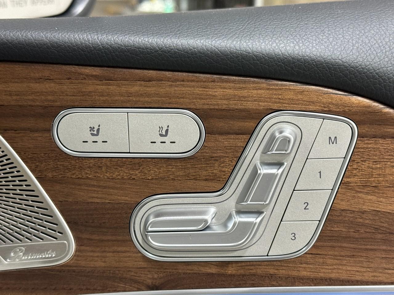 Mercedes-Benz GLE Vehicle Full-screen Gallery Image 21