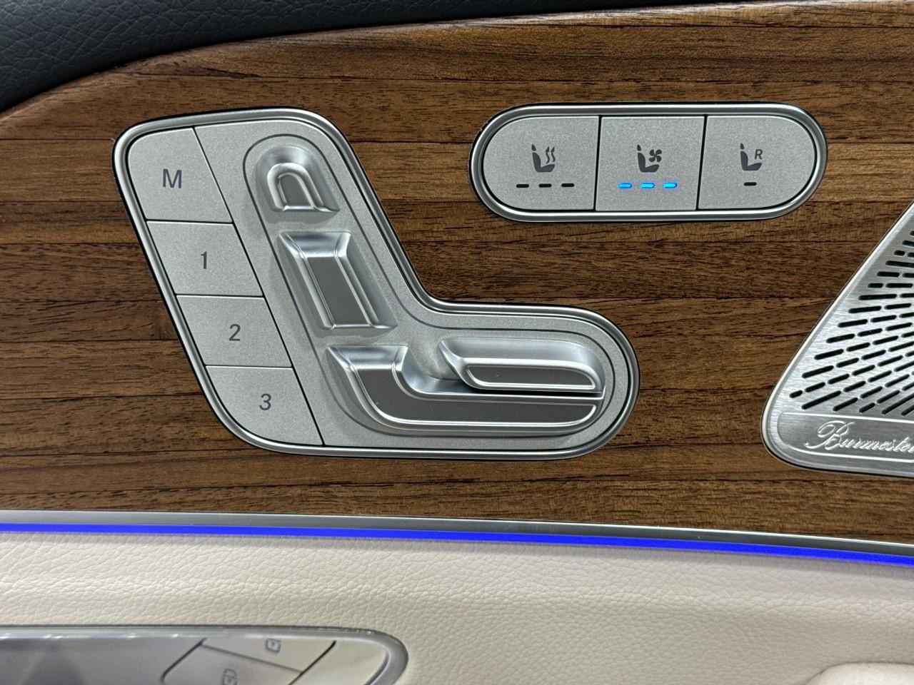 Mercedes-Benz GLE Vehicle Full-screen Gallery Image 25