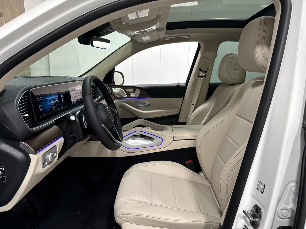 Mercedes-Benz GLE Vehicle Full-screen Gallery Image 29