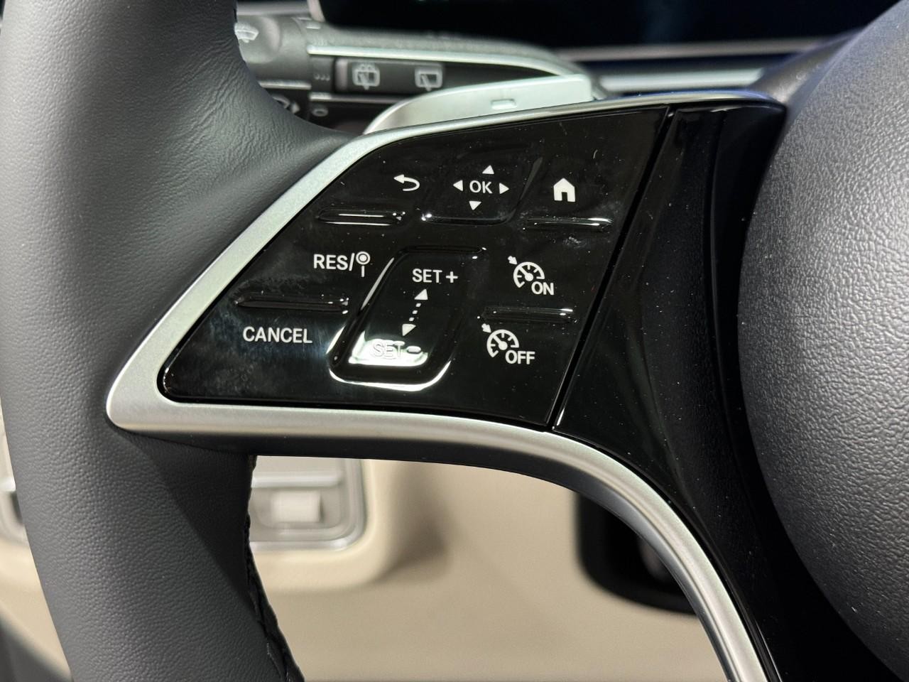 Mercedes-Benz GLE Vehicle Full-screen Gallery Image 33