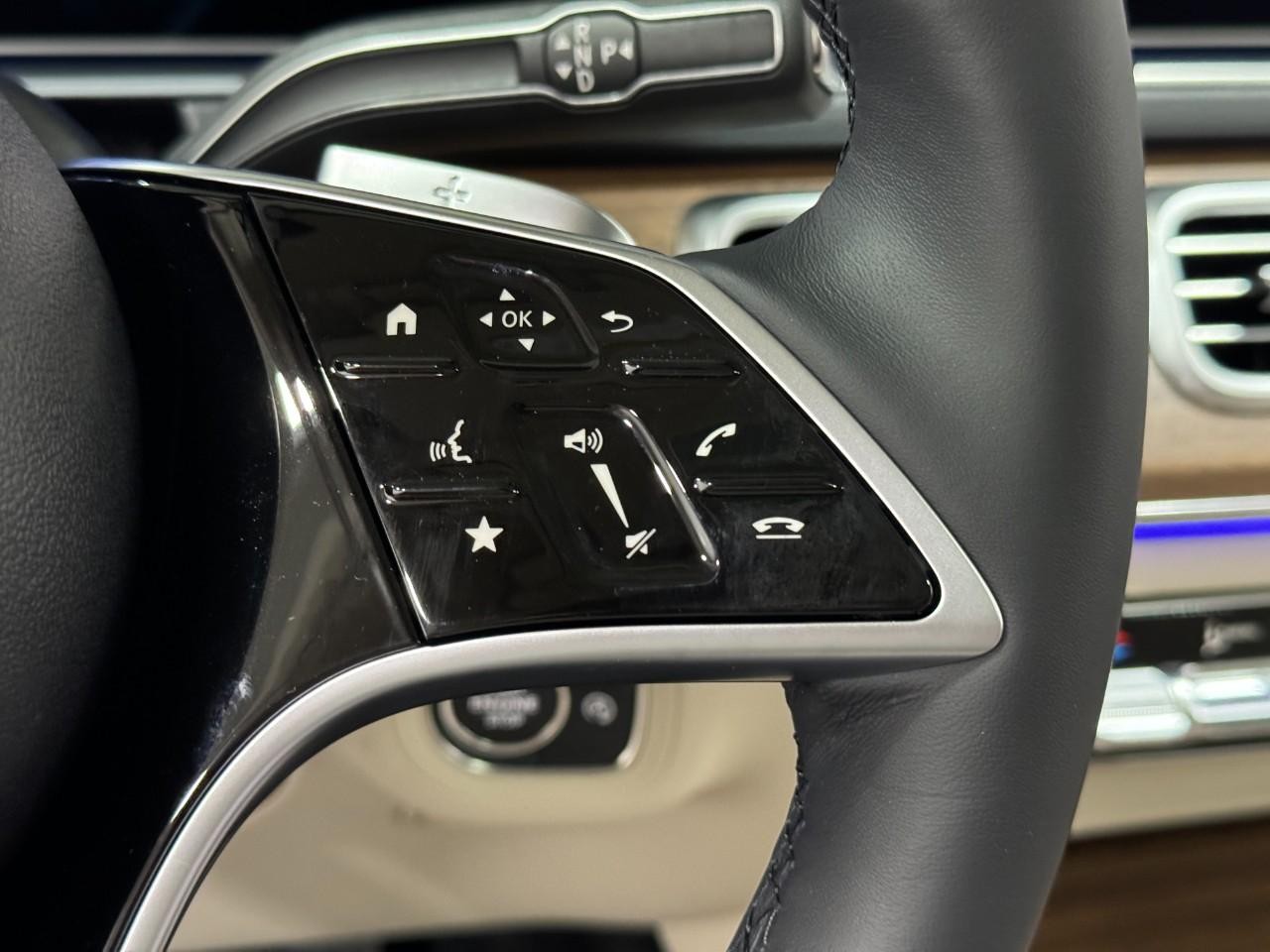 Mercedes-Benz GLE Vehicle Full-screen Gallery Image 34