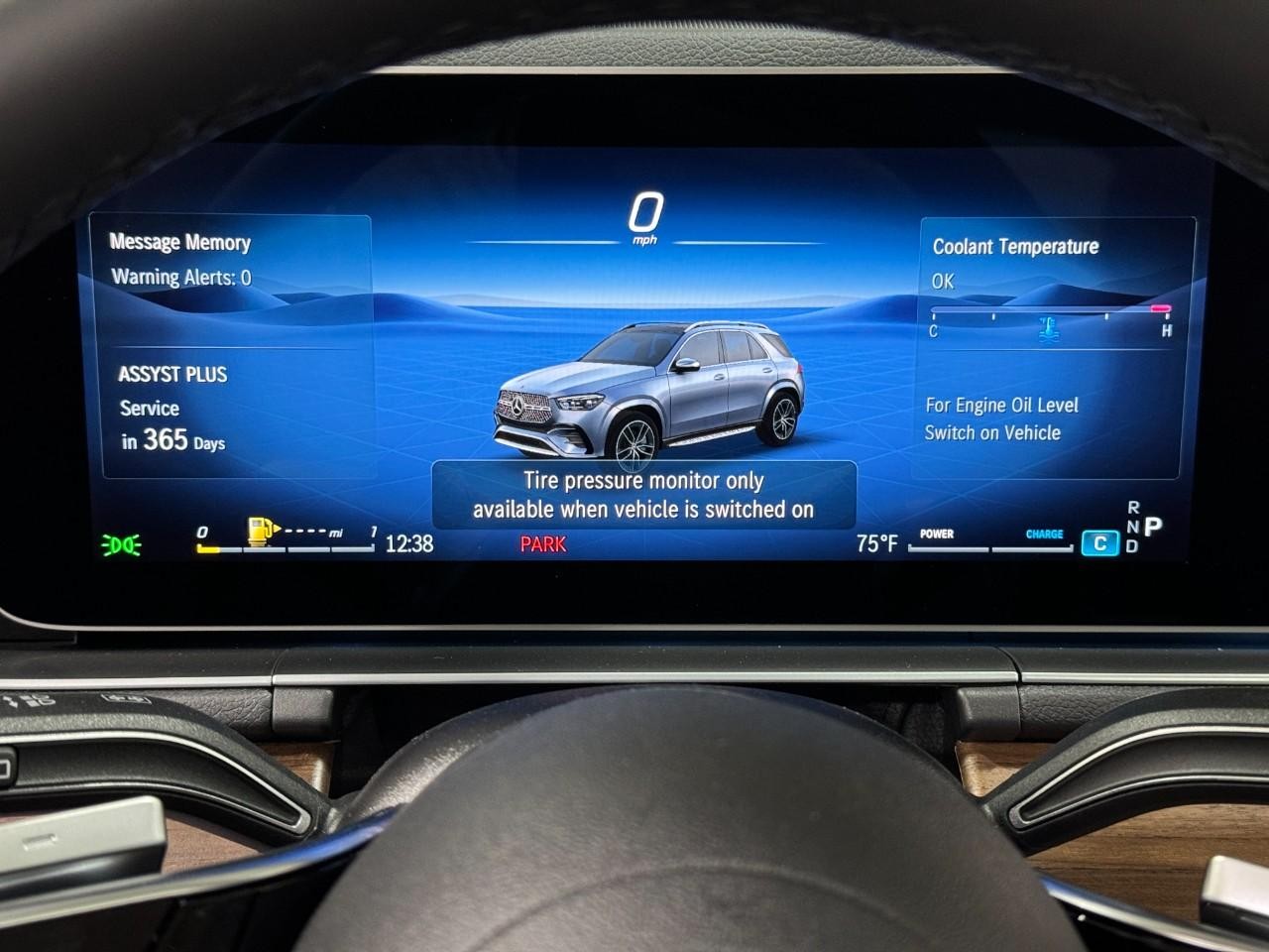 Mercedes-Benz GLE Vehicle Full-screen Gallery Image 35