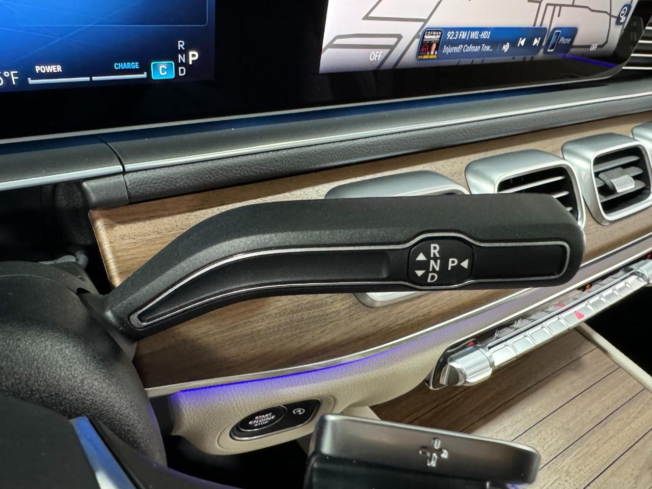 Mercedes-Benz GLE Vehicle Full-screen Gallery Image 36