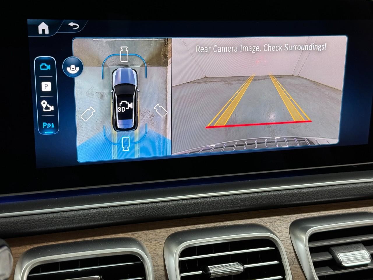 Mercedes-Benz GLE Vehicle Full-screen Gallery Image 37