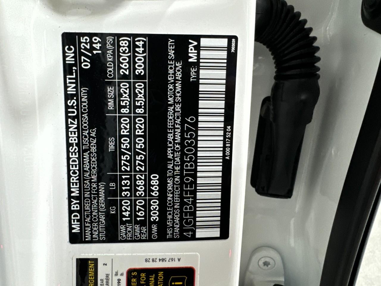 Mercedes-Benz GLE Vehicle Full-screen Gallery Image 38