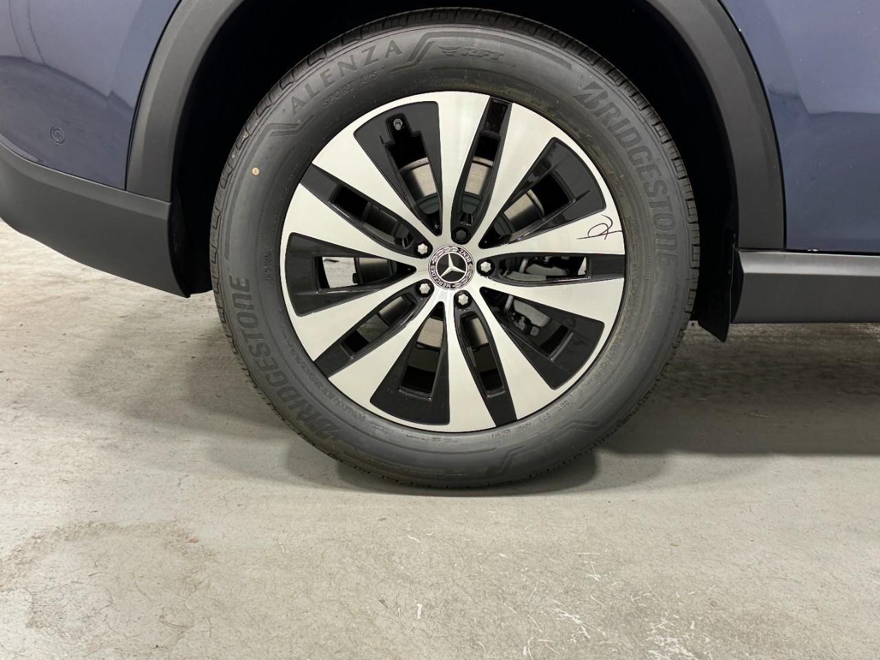 Mercedes-Benz GLE Vehicle Full-screen Gallery Image 5