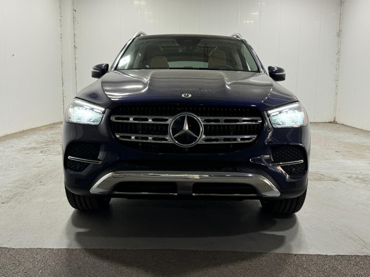 Mercedes-Benz GLE Vehicle Full-screen Gallery Image 7