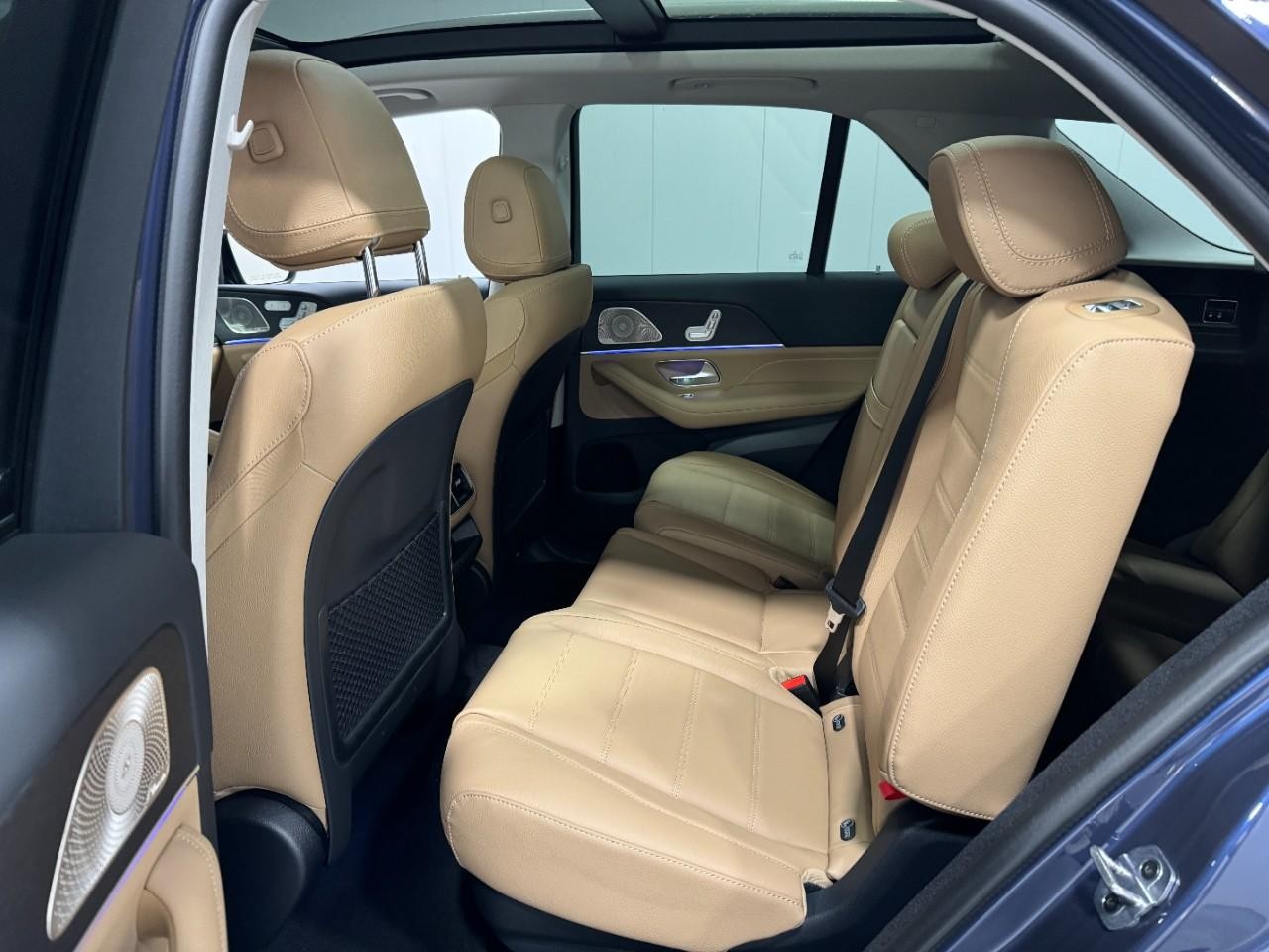 Mercedes-Benz GLE Vehicle Full-screen Gallery Image 9