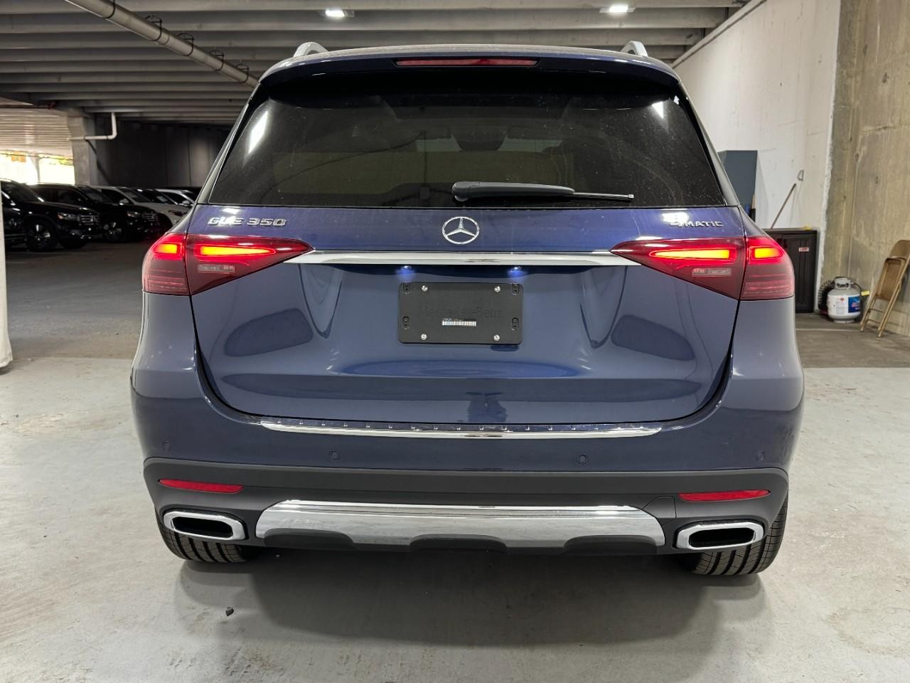 Mercedes-Benz GLE Vehicle Full-screen Gallery Image 10