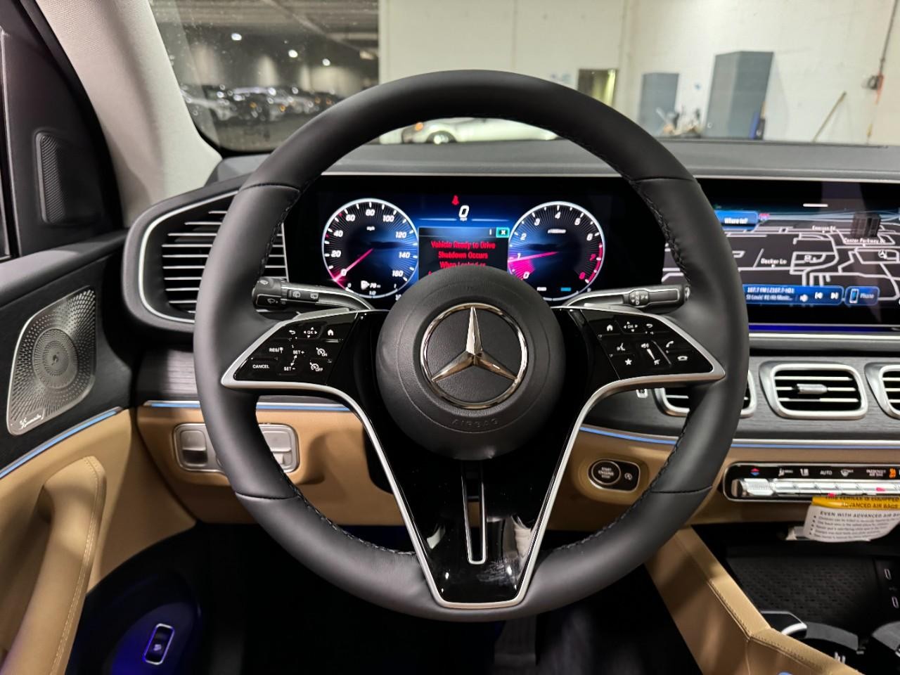 Mercedes-Benz GLE Vehicle Full-screen Gallery Image 15