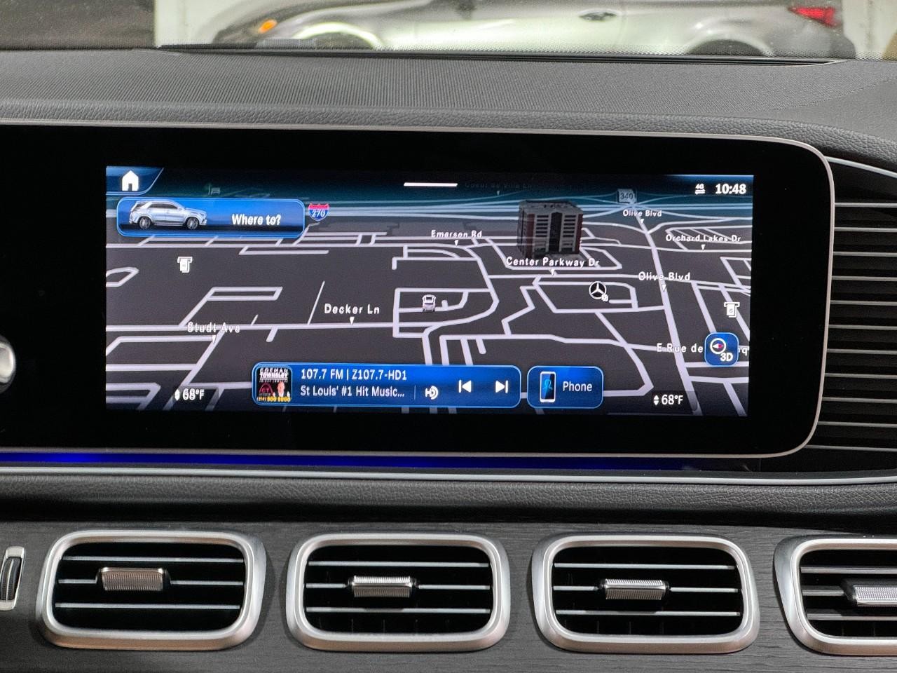 Mercedes-Benz GLE Vehicle Full-screen Gallery Image 16