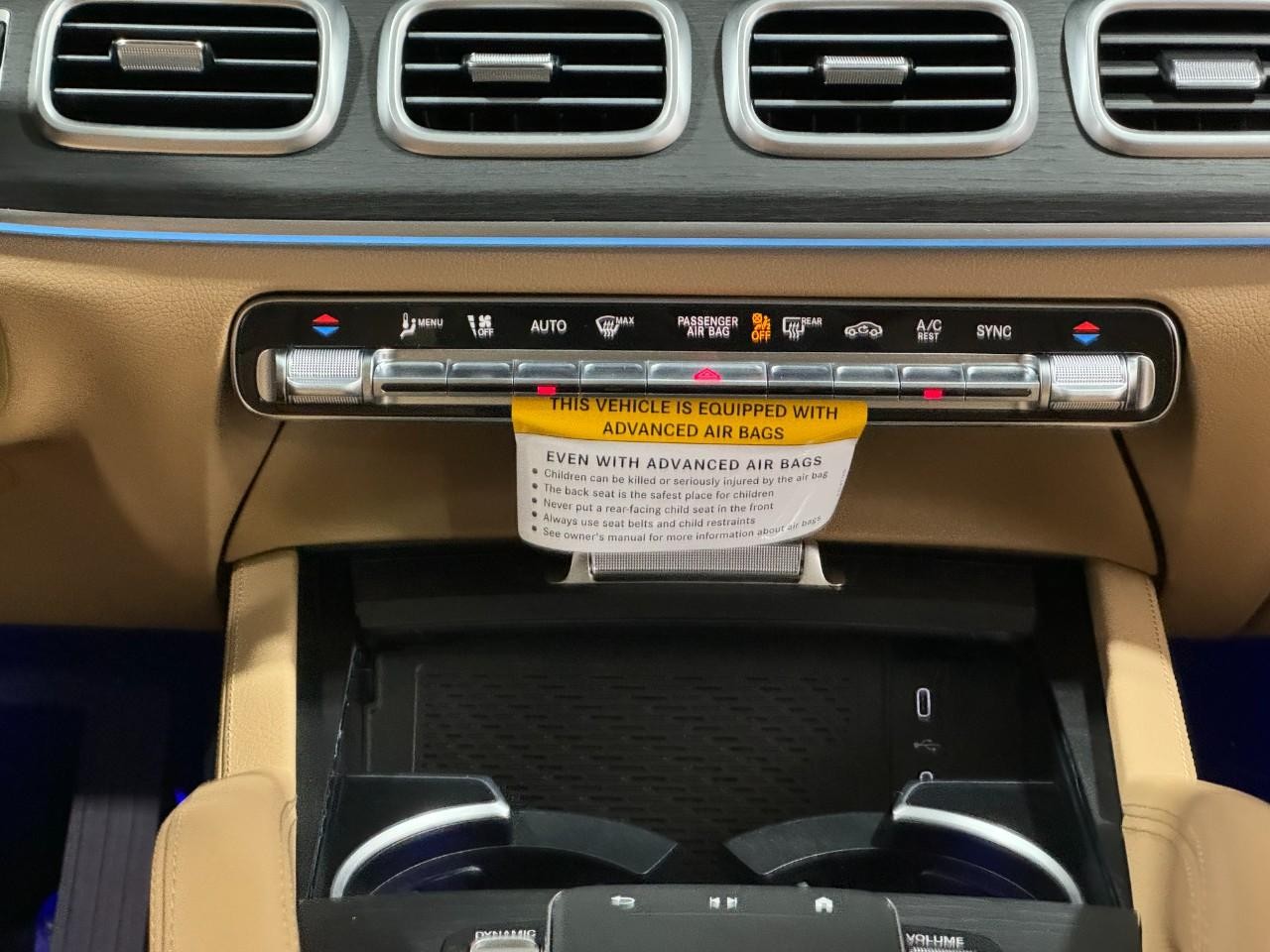 Mercedes-Benz GLE Vehicle Full-screen Gallery Image 17