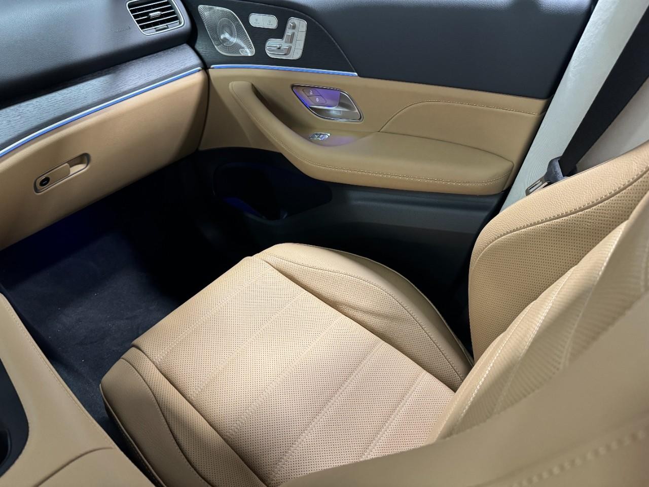 Mercedes-Benz GLE Vehicle Full-screen Gallery Image 19