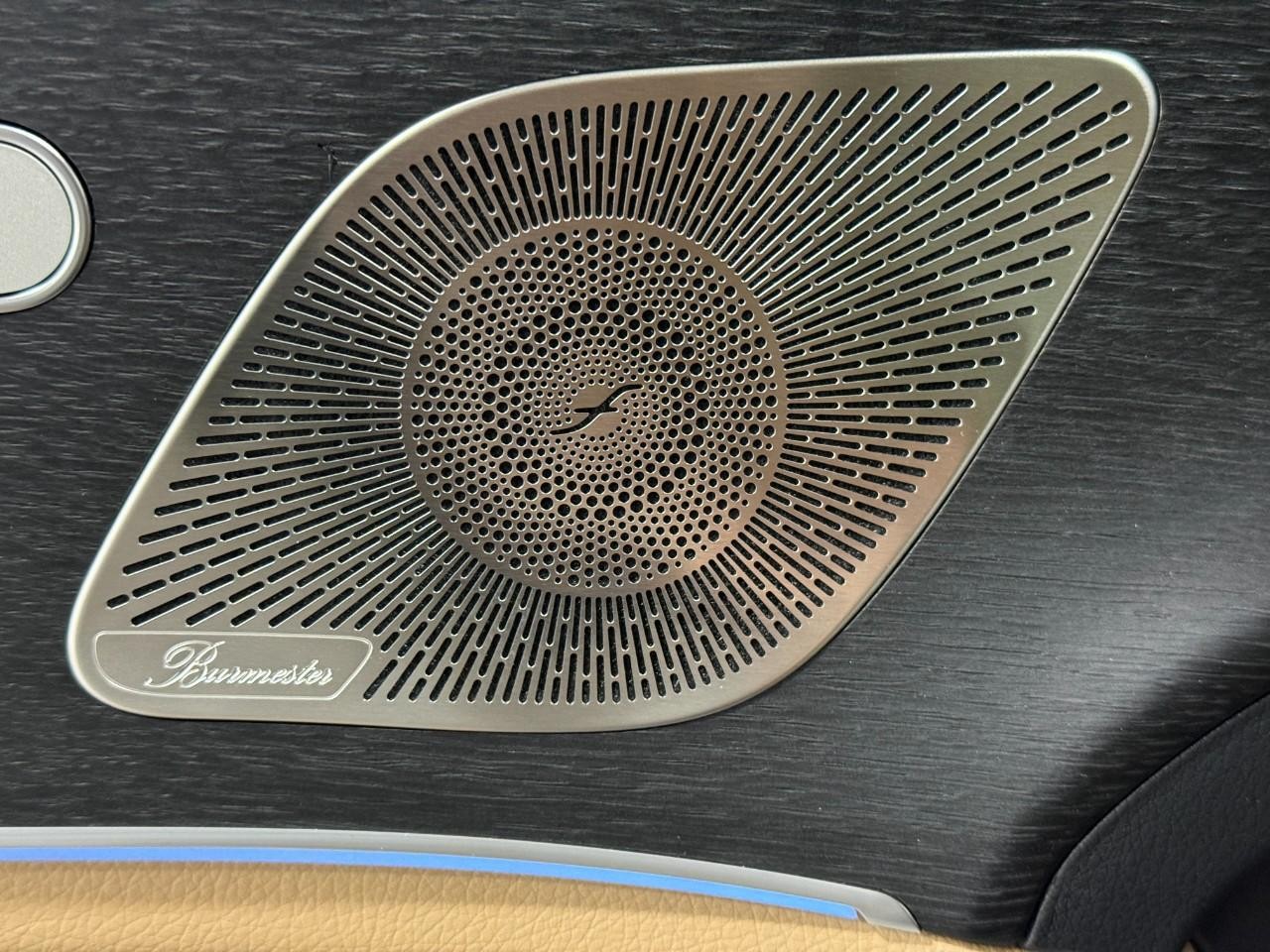 Mercedes-Benz GLE Vehicle Full-screen Gallery Image 26