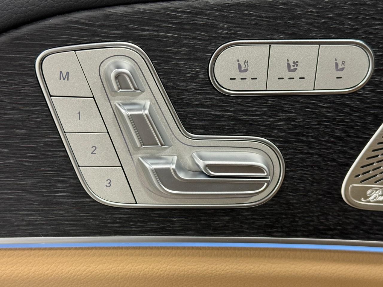 Mercedes-Benz GLE Vehicle Full-screen Gallery Image 27