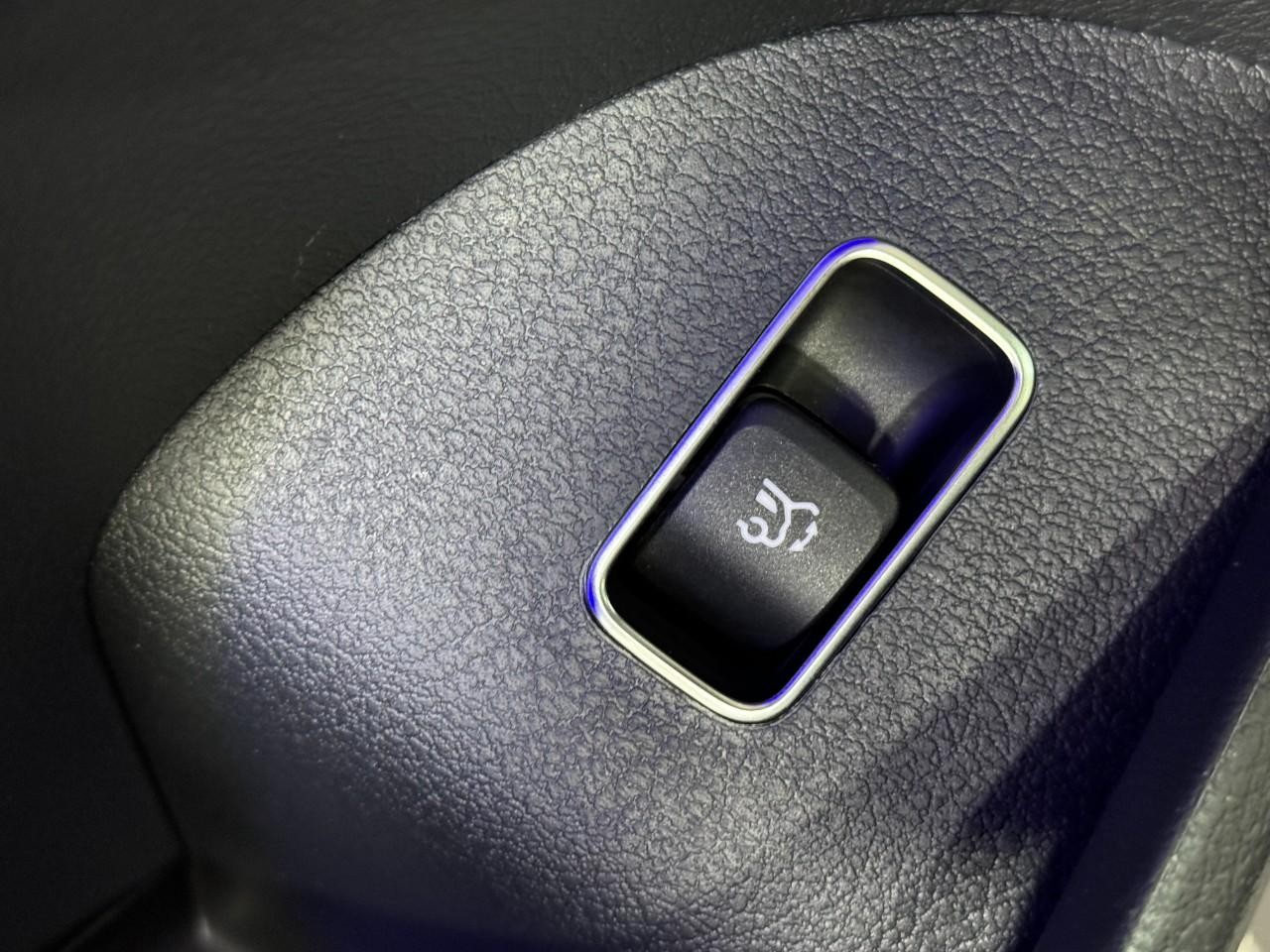 Mercedes-Benz GLE Vehicle Full-screen Gallery Image 30