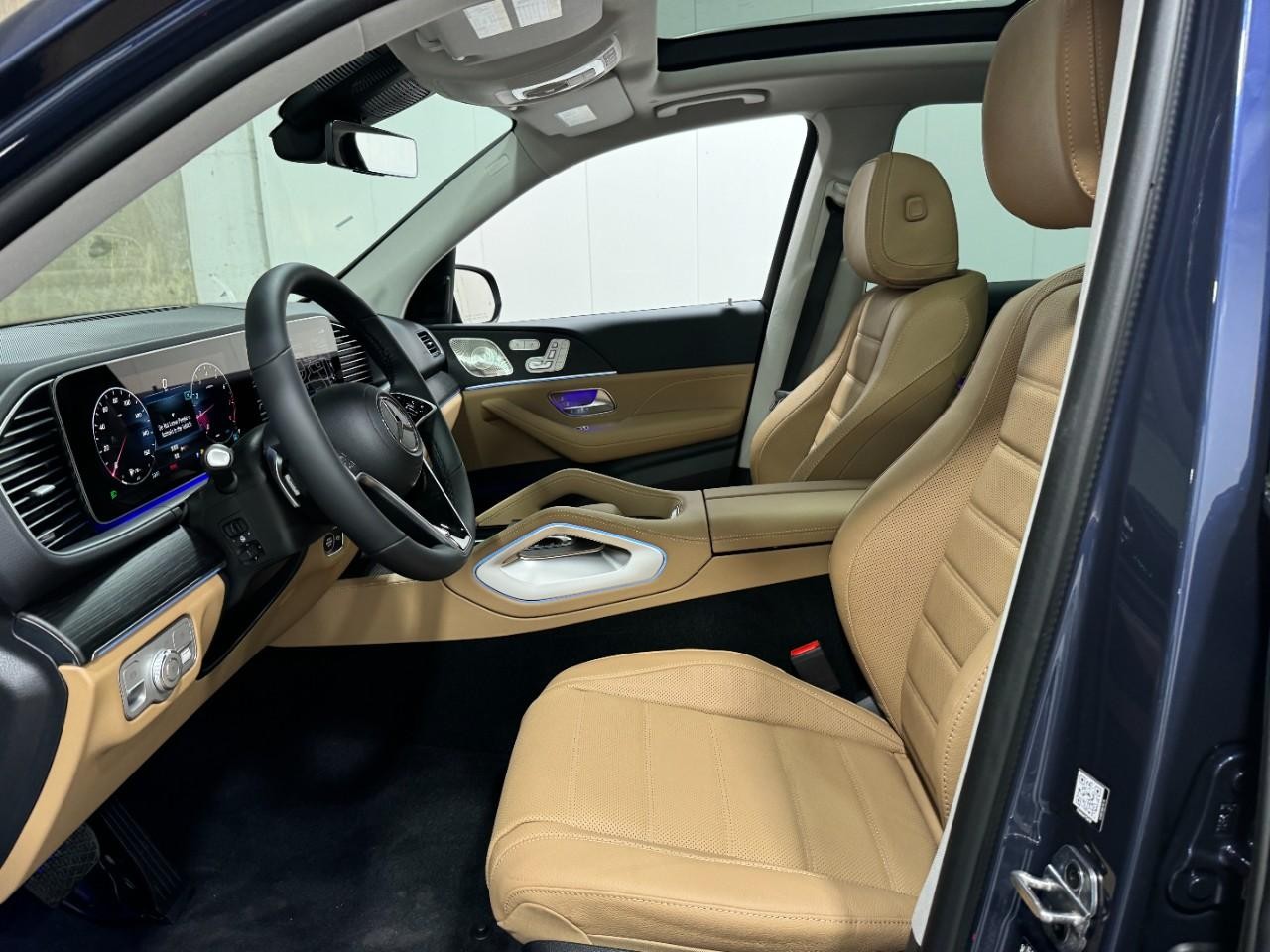 Mercedes-Benz GLE Vehicle Full-screen Gallery Image 31