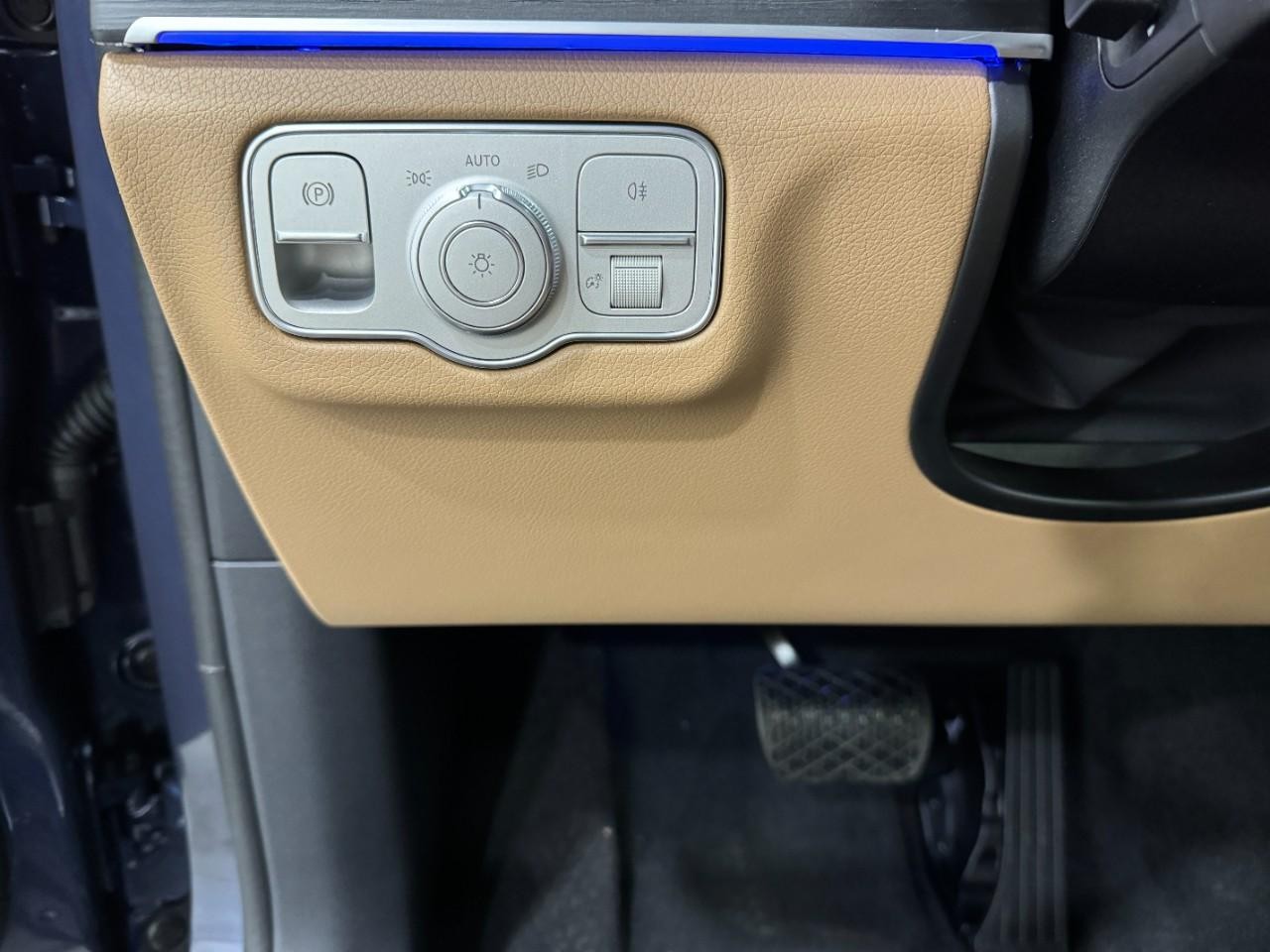 Mercedes-Benz GLE Vehicle Full-screen Gallery Image 34