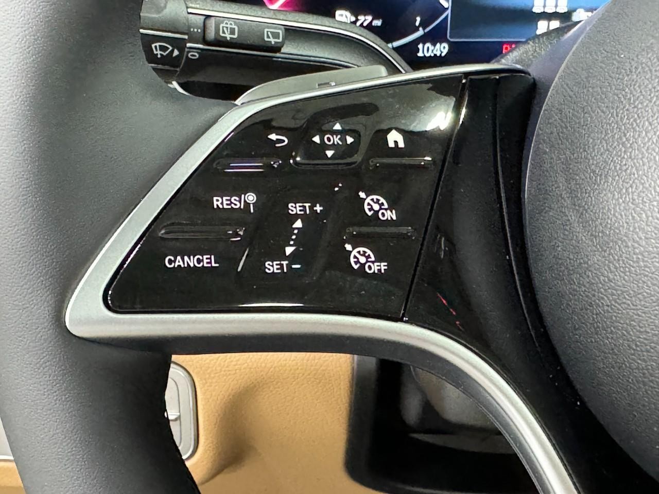 Mercedes-Benz GLE Vehicle Full-screen Gallery Image 35