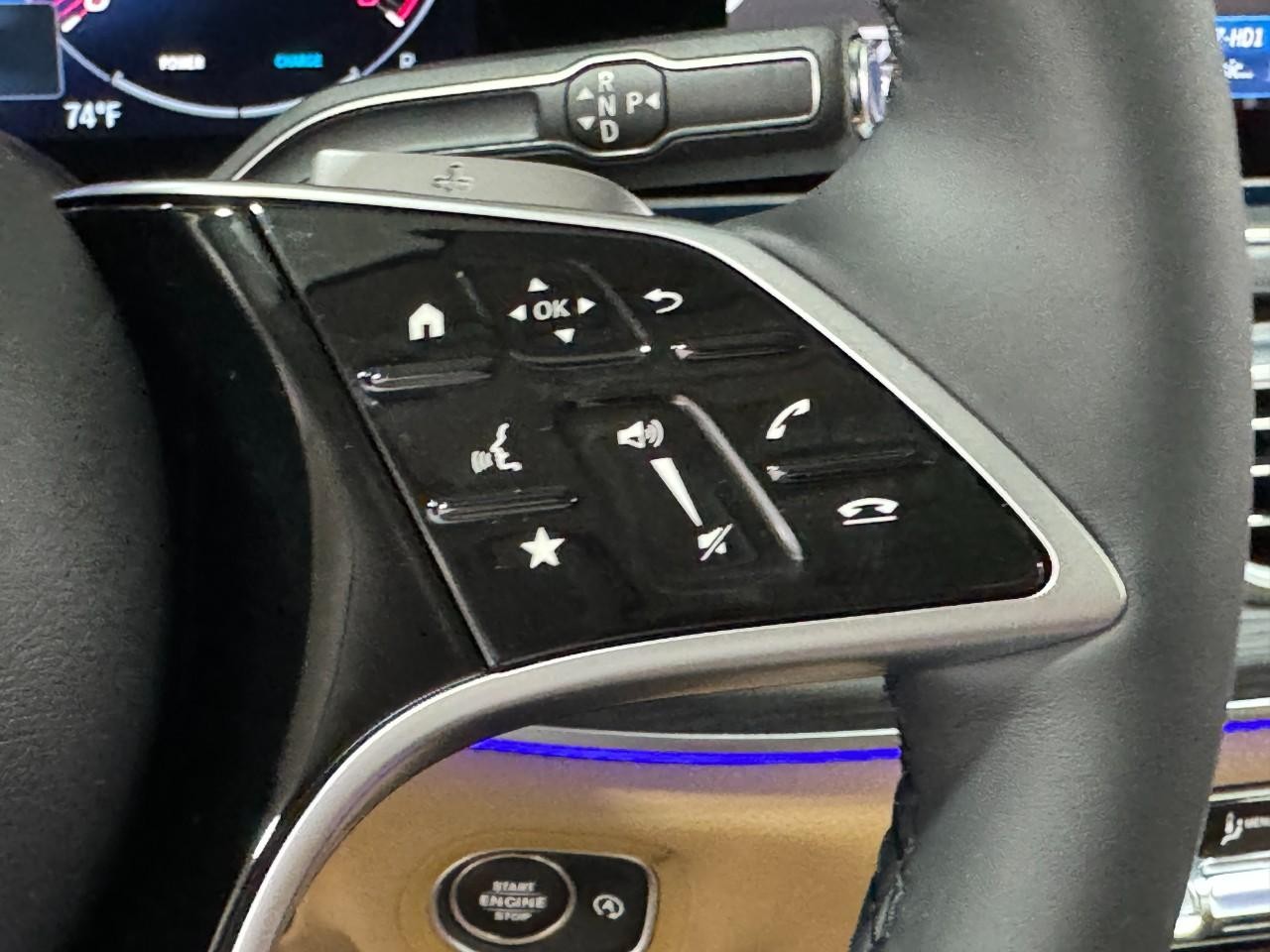 Mercedes-Benz GLE Vehicle Full-screen Gallery Image 36