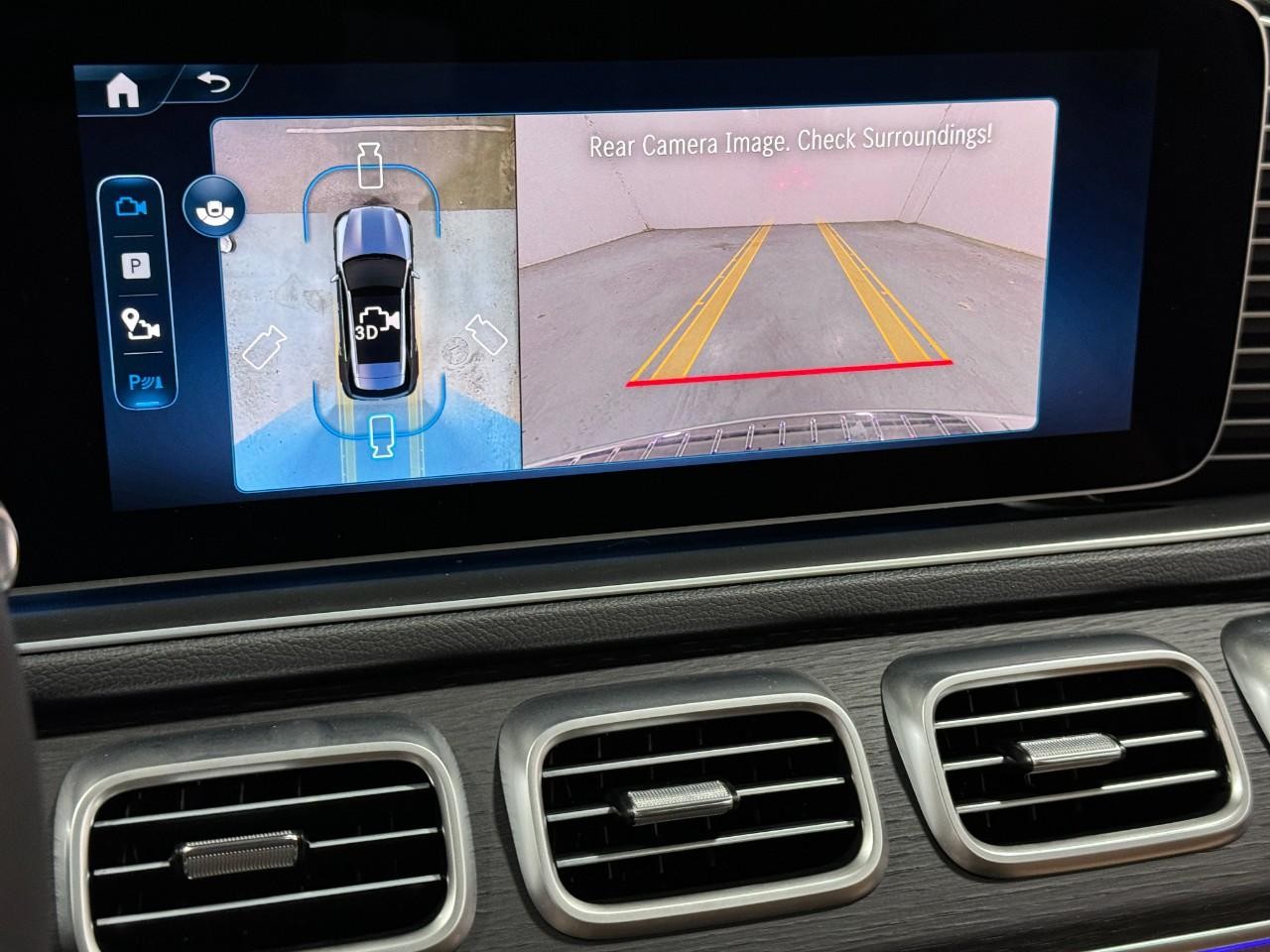 Mercedes-Benz GLE Vehicle Full-screen Gallery Image 39