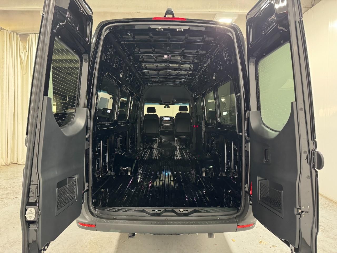 Mercedes-Benz Sprinter Cargo Van Vehicle Full-screen Gallery Image 9