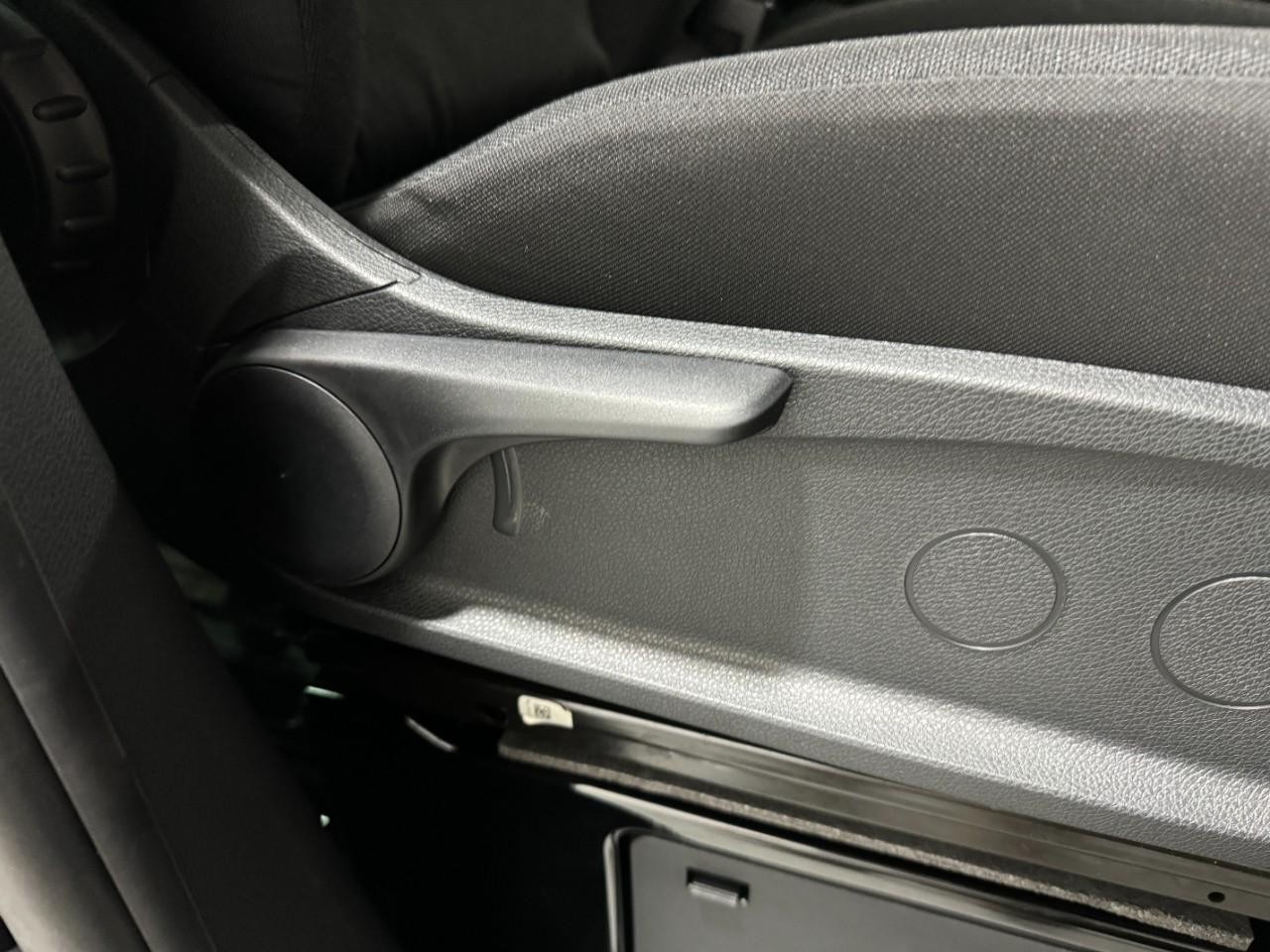 Mercedes-Benz Sprinter Cargo Van Vehicle Full-screen Gallery Image 19