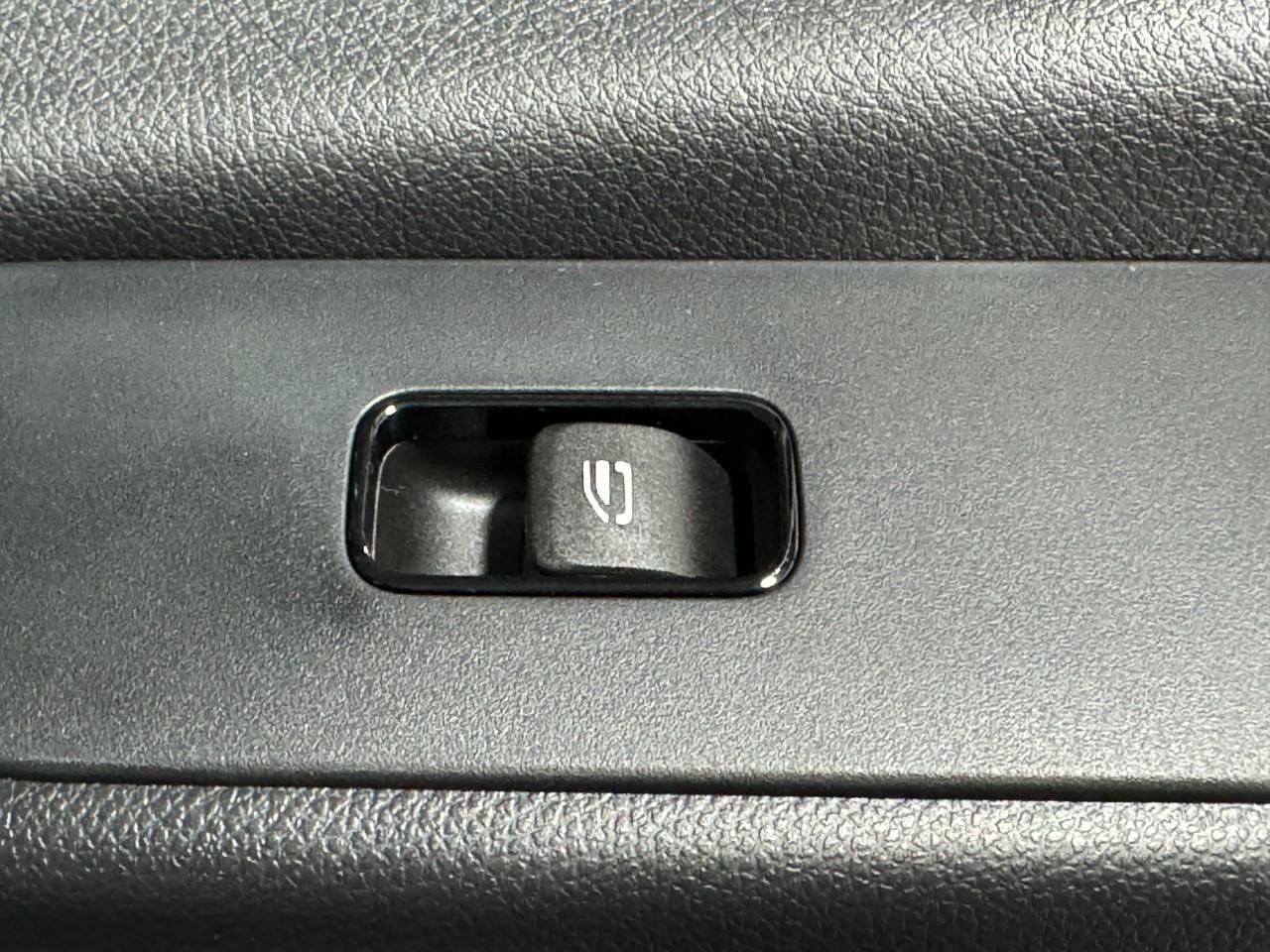 Mercedes-Benz Sprinter Cargo Van Vehicle Full-screen Gallery Image 20