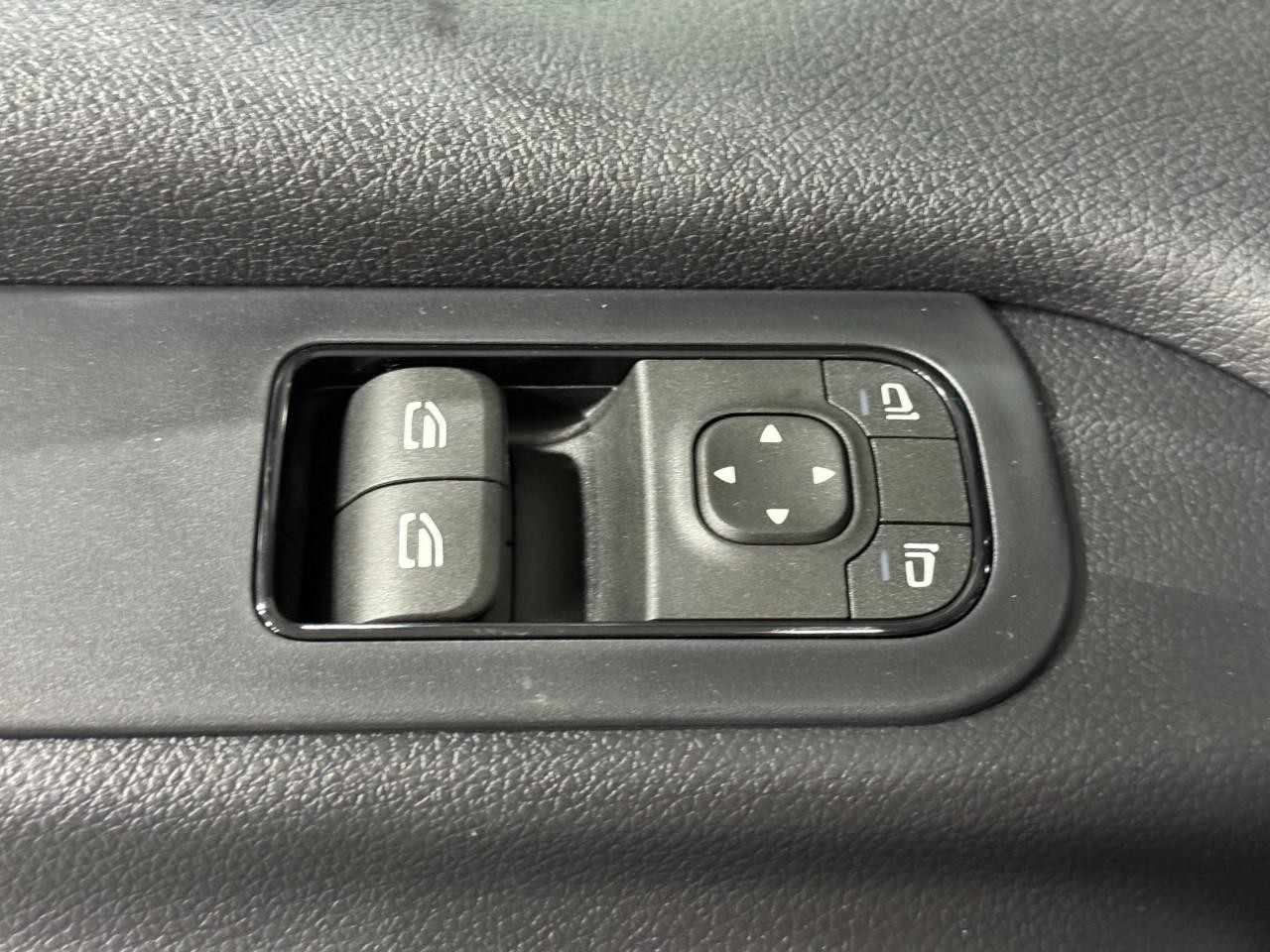 Mercedes-Benz Sprinter Cargo Van Vehicle Full-screen Gallery Image 22