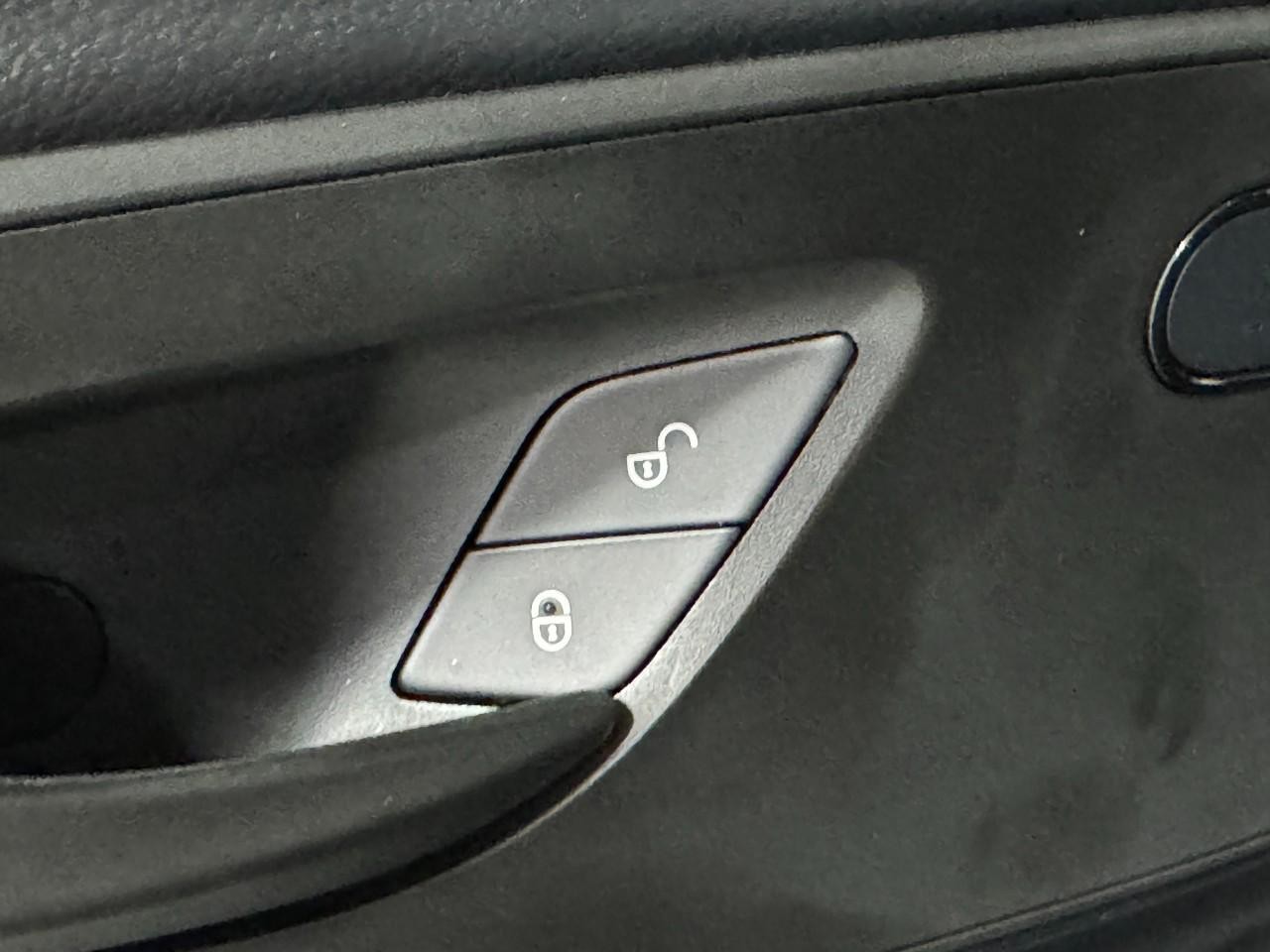 Mercedes-Benz Sprinter Cargo Van Vehicle Full-screen Gallery Image 24