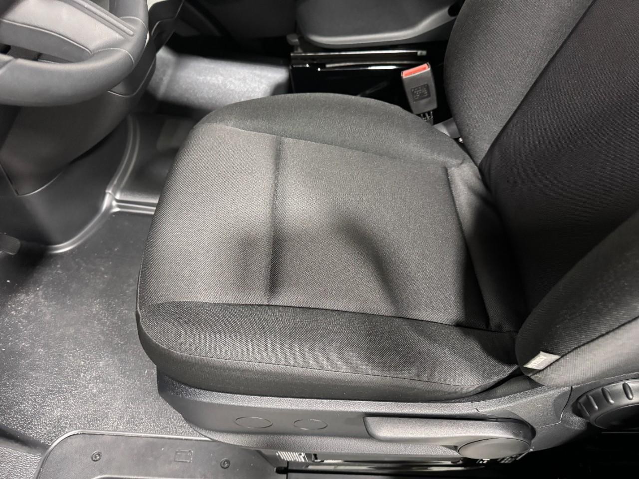 Mercedes-Benz Sprinter Cargo Van Vehicle Full-screen Gallery Image 26