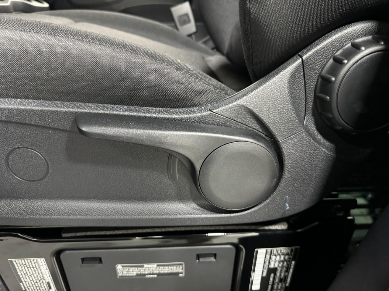 Mercedes-Benz Sprinter Cargo Van Vehicle Full-screen Gallery Image 27