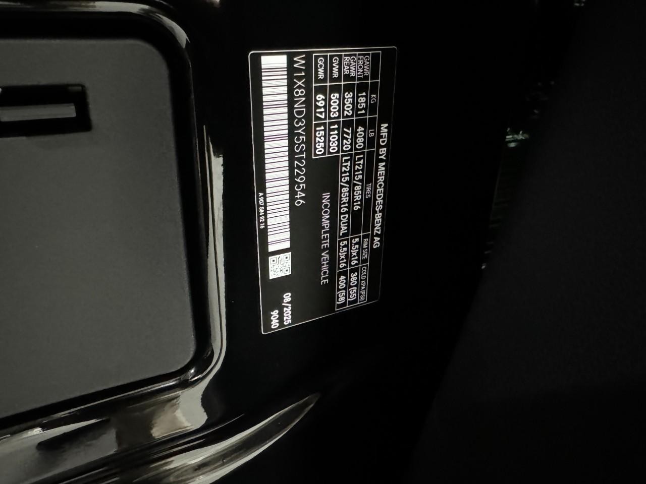 Mercedes-Benz Sprinter Cargo Van Vehicle Full-screen Gallery Image 34