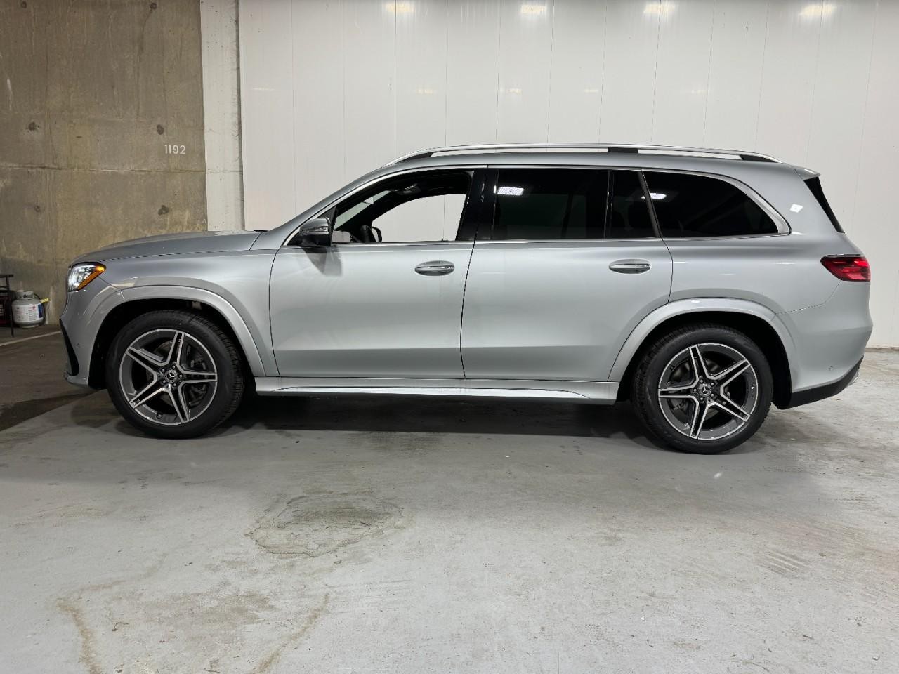 Mercedes-Benz GLS Vehicle Full-screen Gallery Image 2