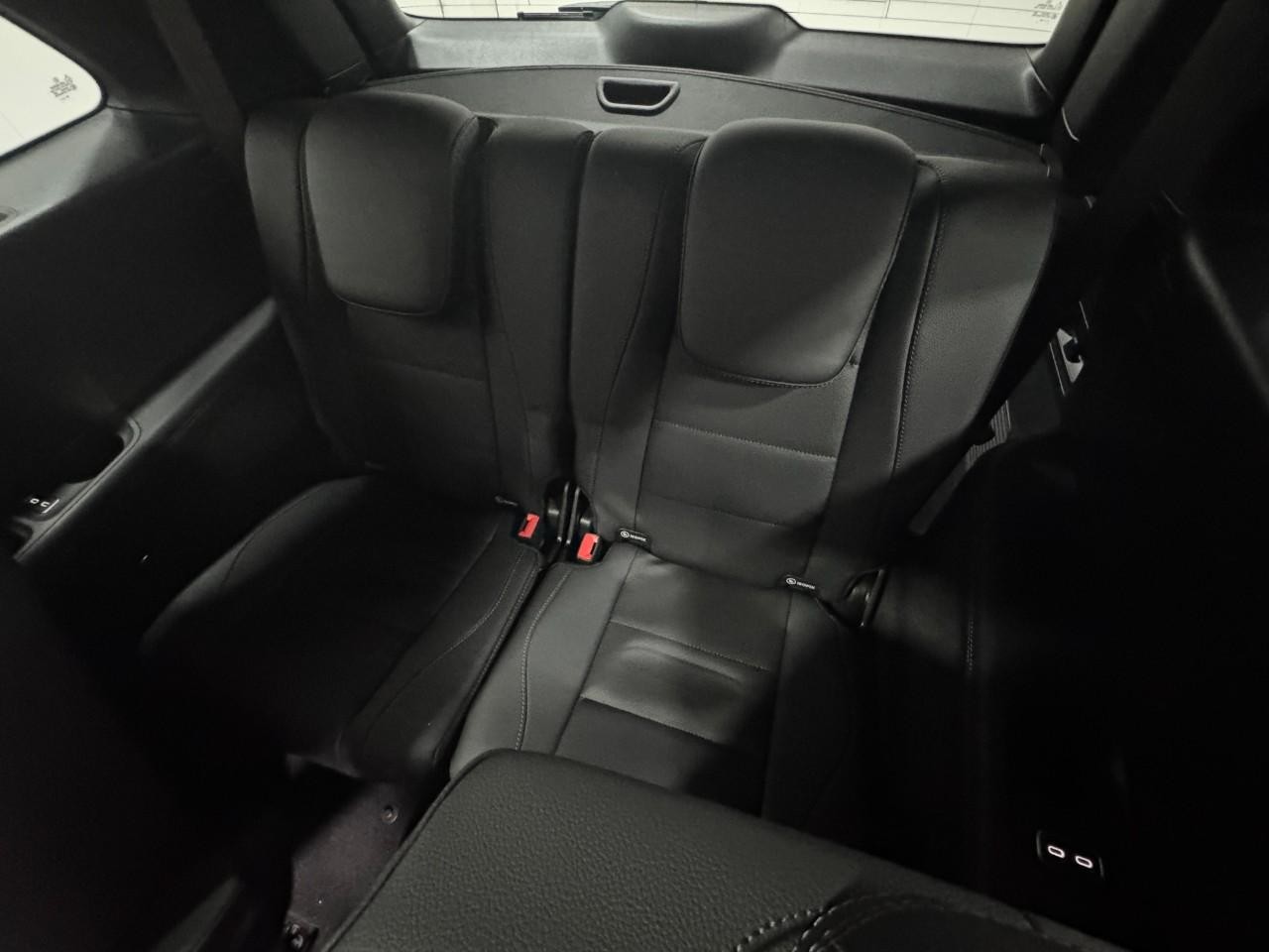 Mercedes-Benz GLS Vehicle Full-screen Gallery Image 8